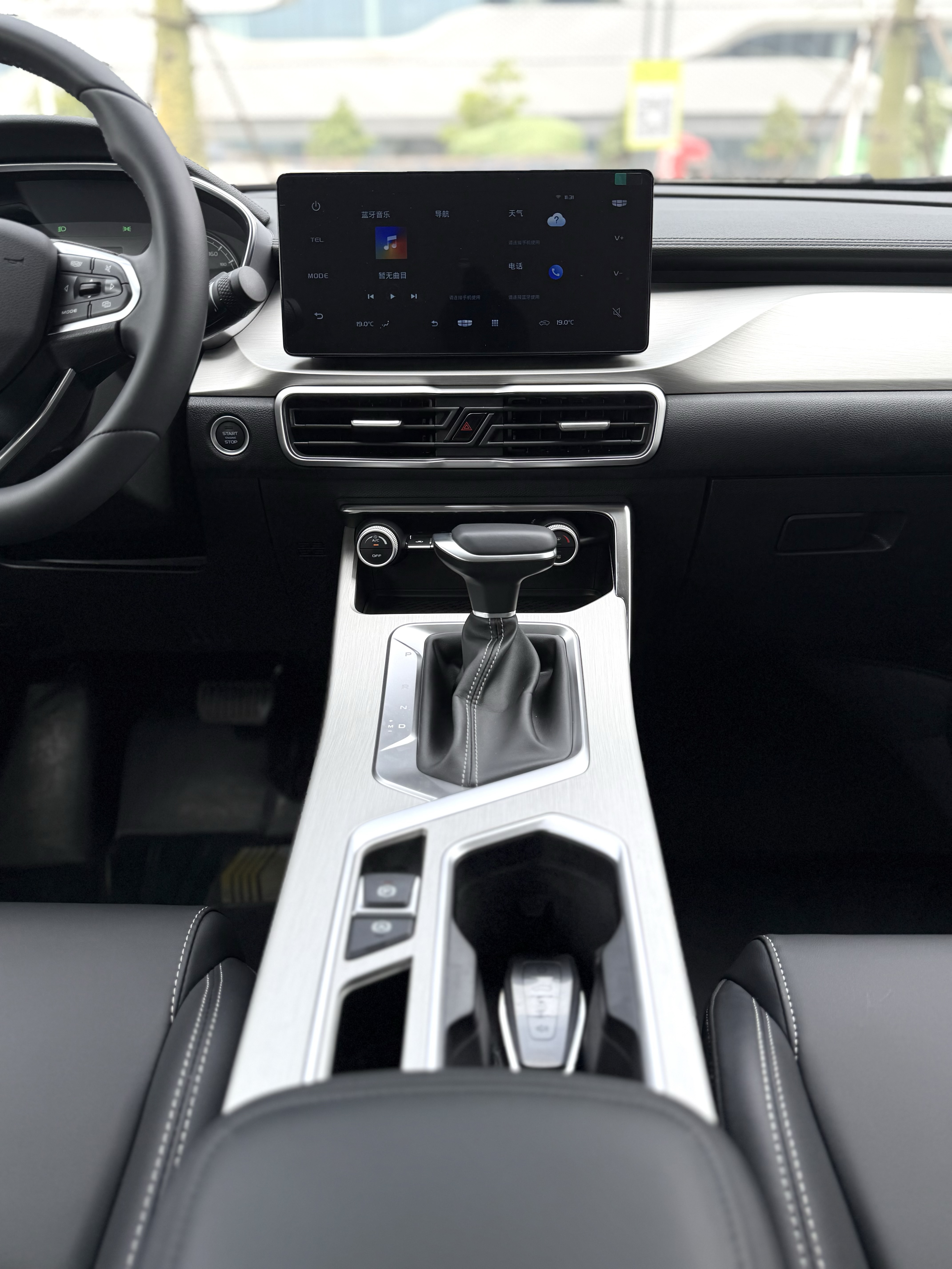 GEELY Coolray 2025 car image #17
