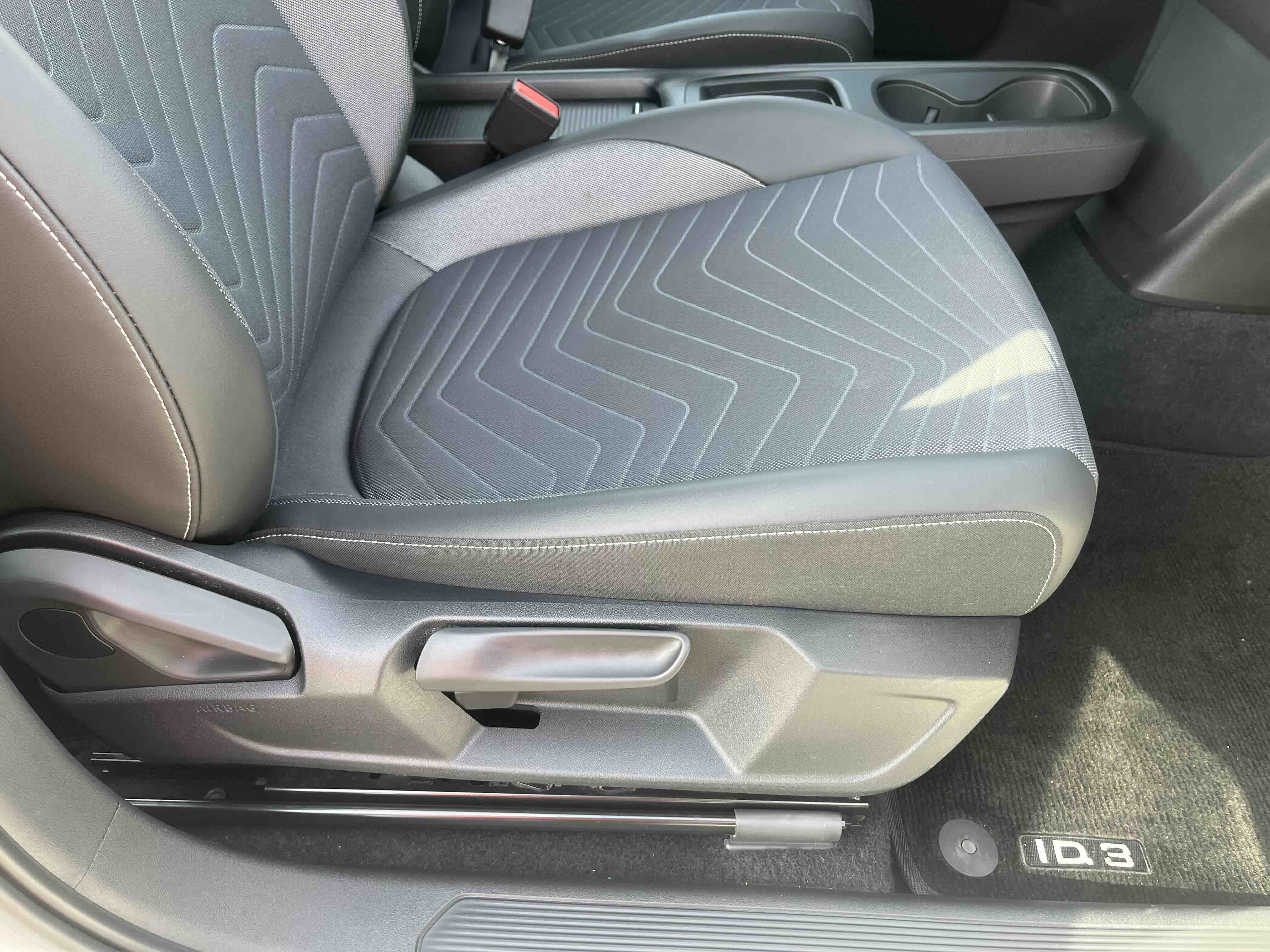 Volkswagen ID.3 2025 immagine di auto #17