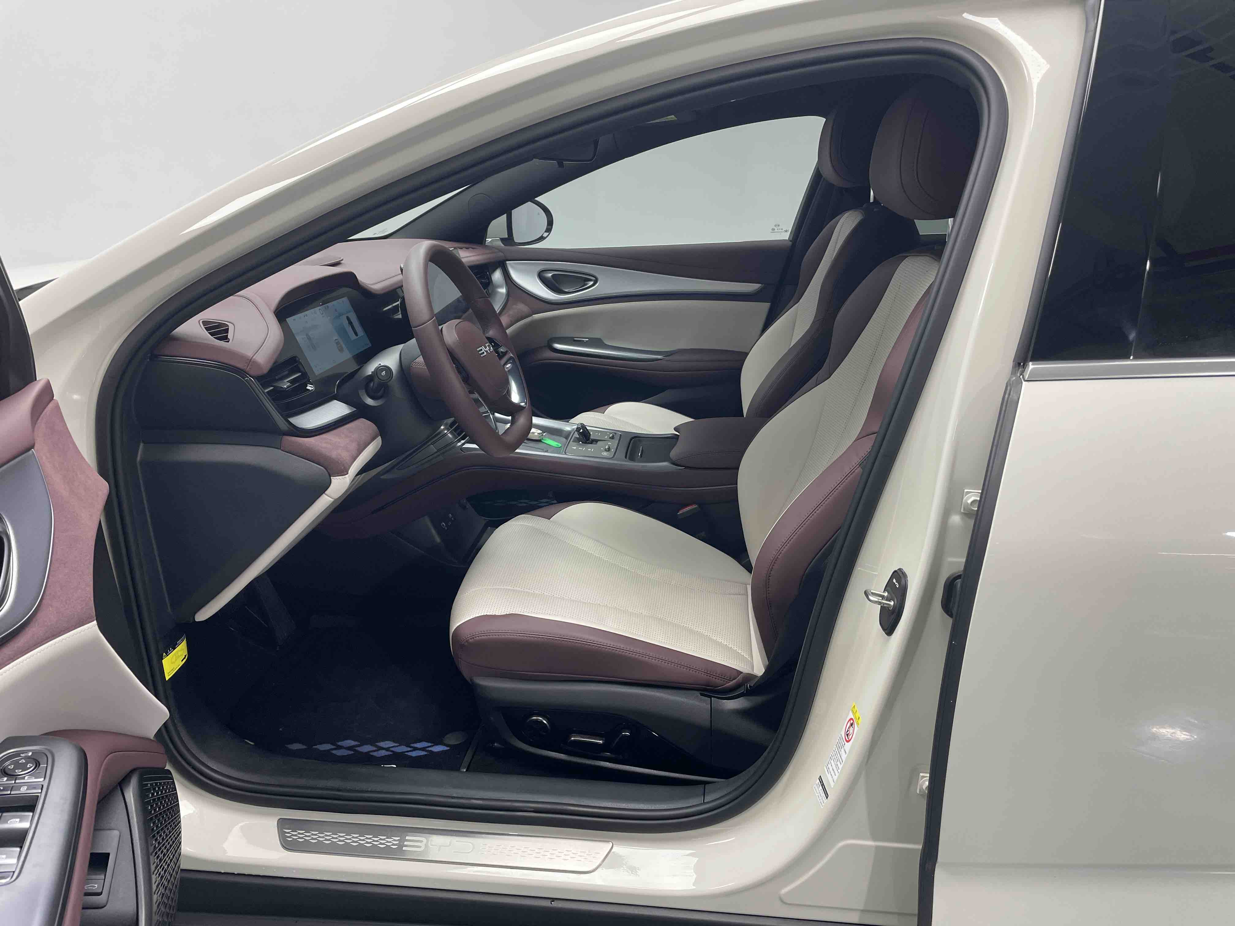 BYD Seal 07 DM-i 2024 صورة سيارة #17