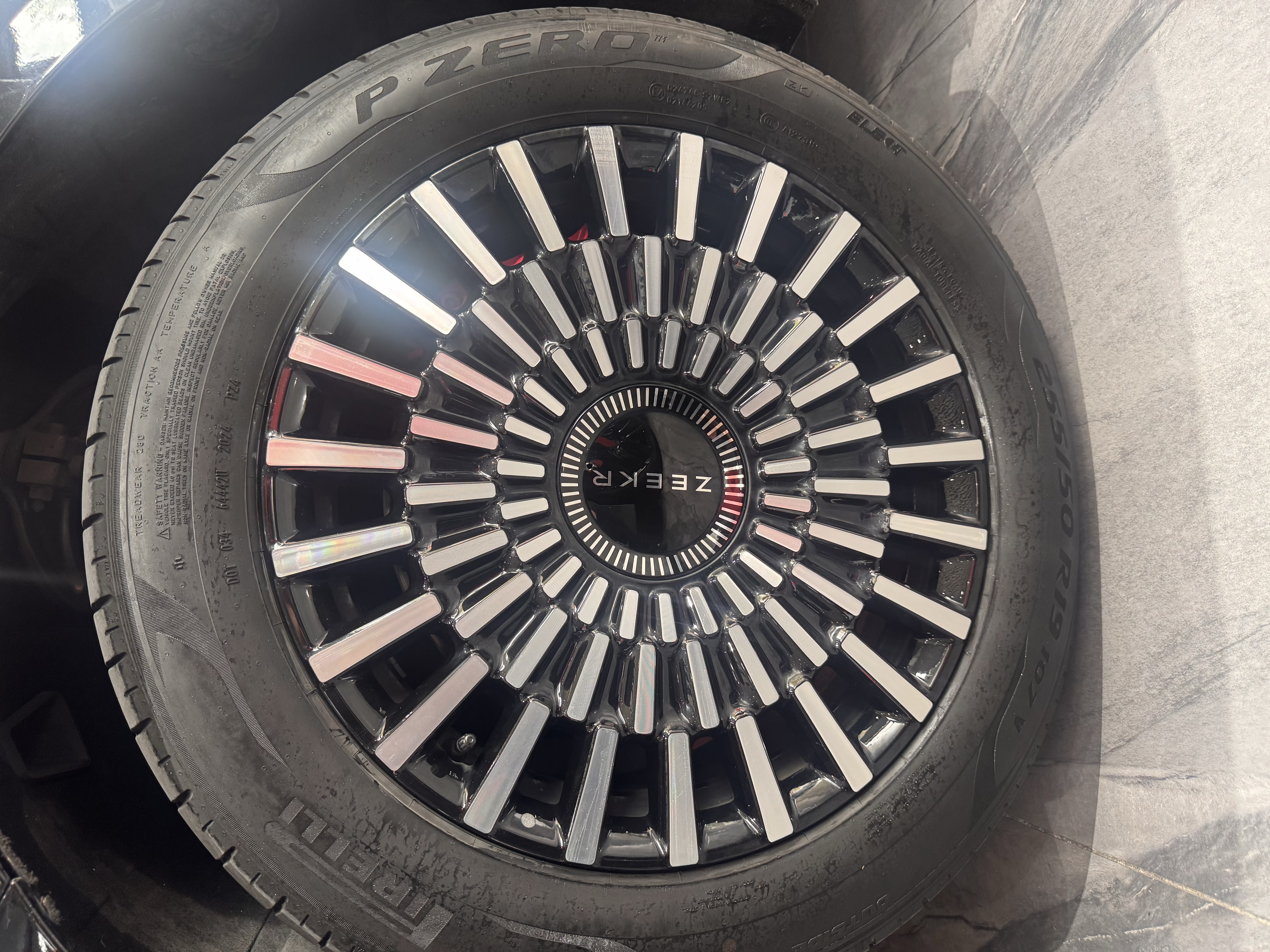 极氪 极氪009 2024 汽车图片 #17