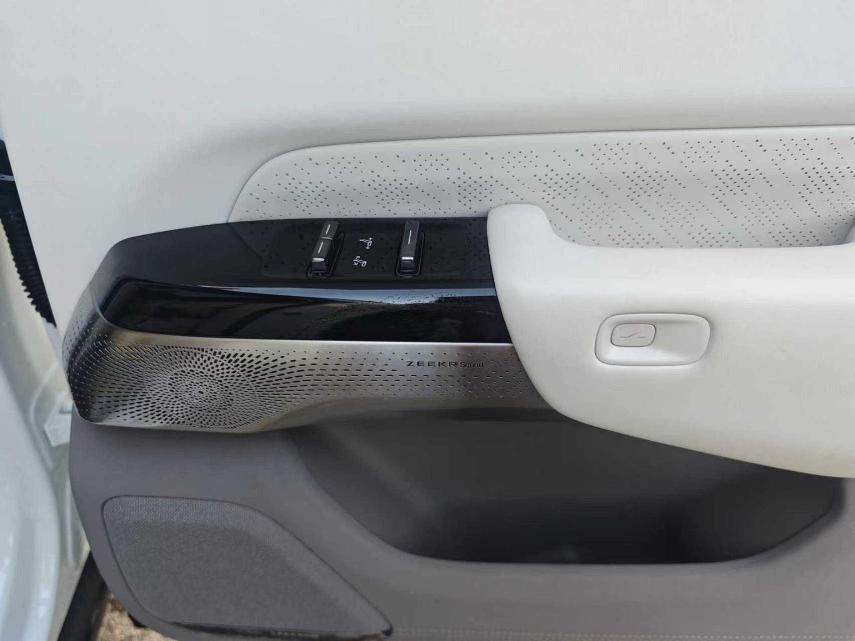 极氪 极氪007 2025 汽车图片 #17