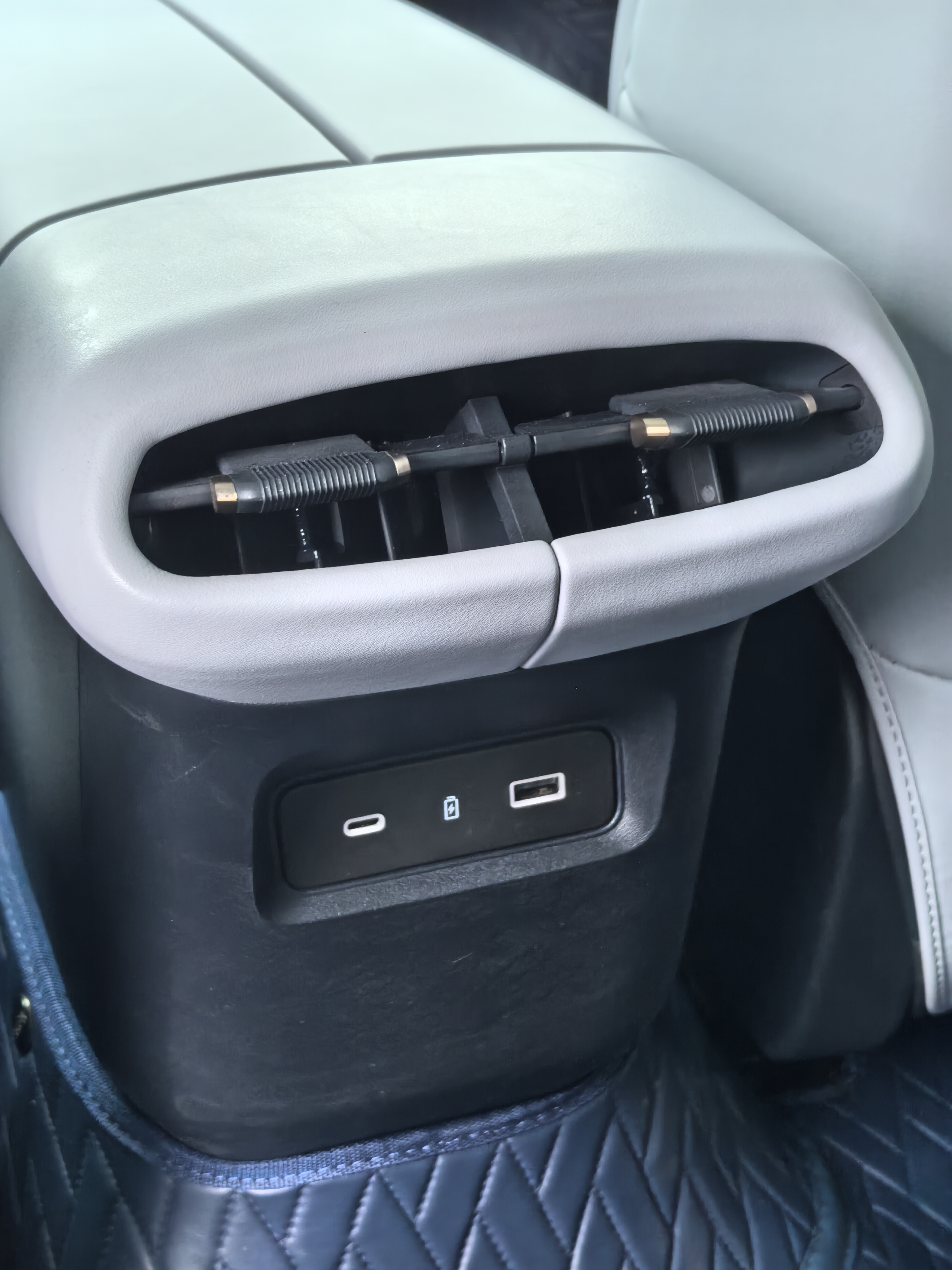 Lynk & Co 2024 #17 Lynk & Co 2024 immagine di auto #17
