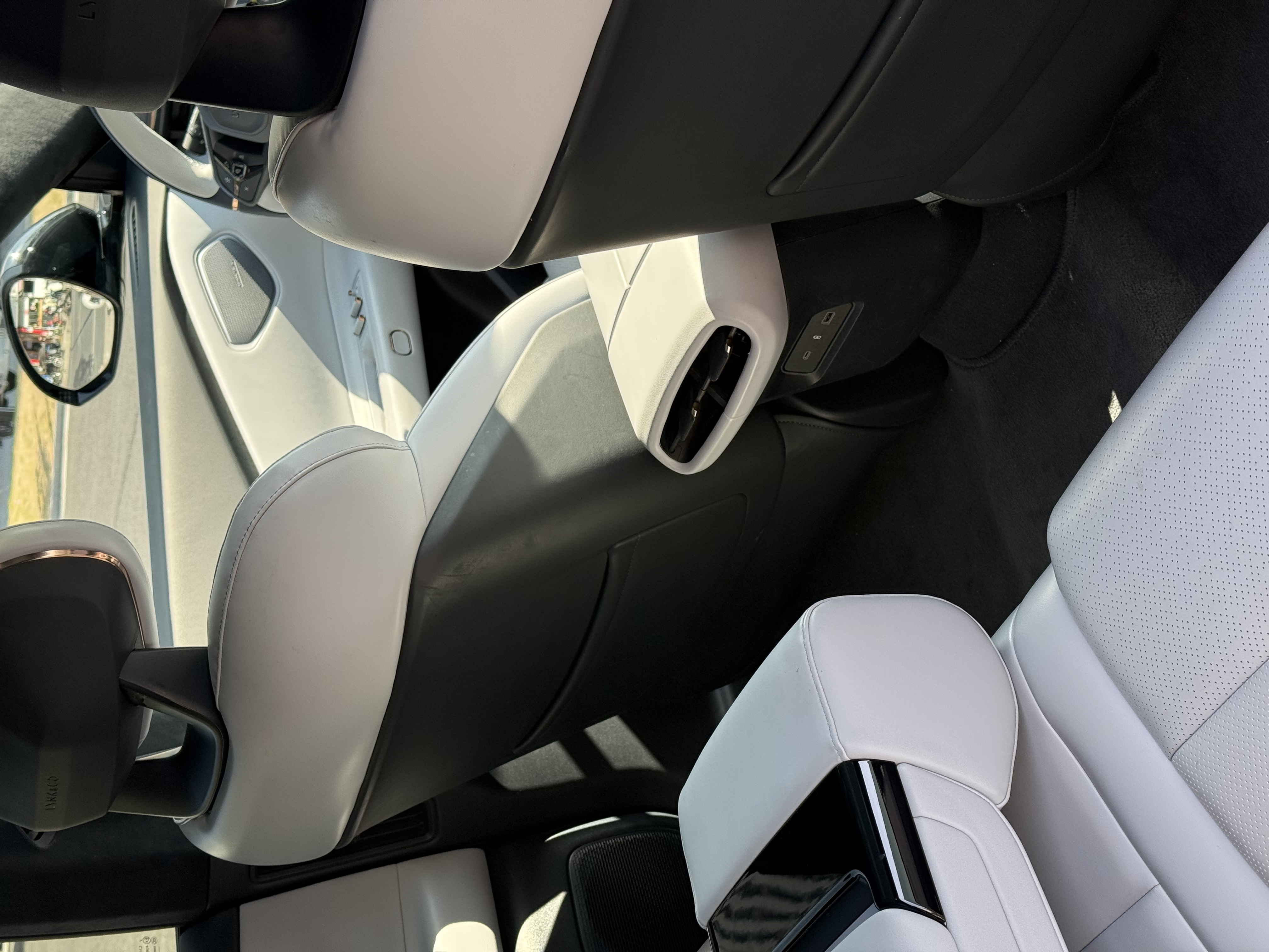 Lynk & Co Z10 2024 #17 Lynk & Co Z10 2024 car image #17