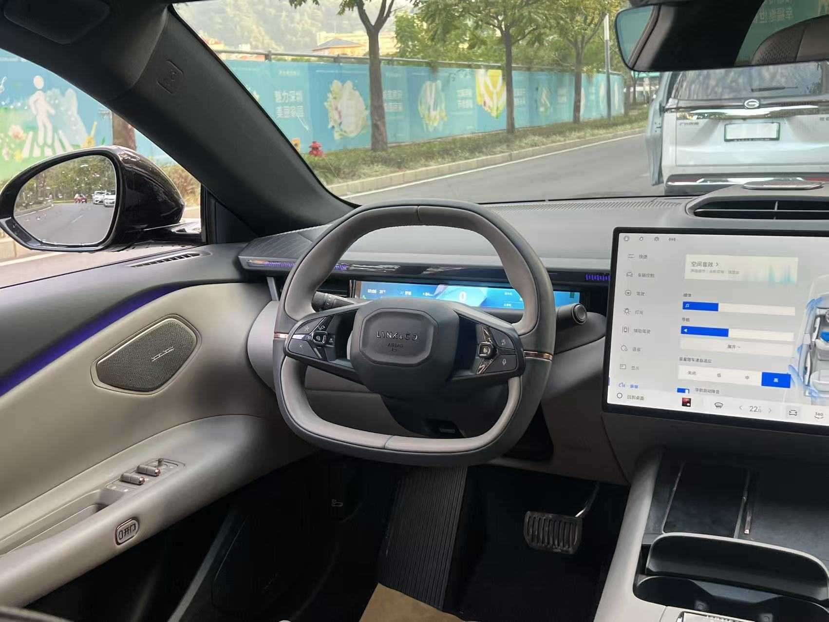 Lynk & Co Z10 2024 car image #17