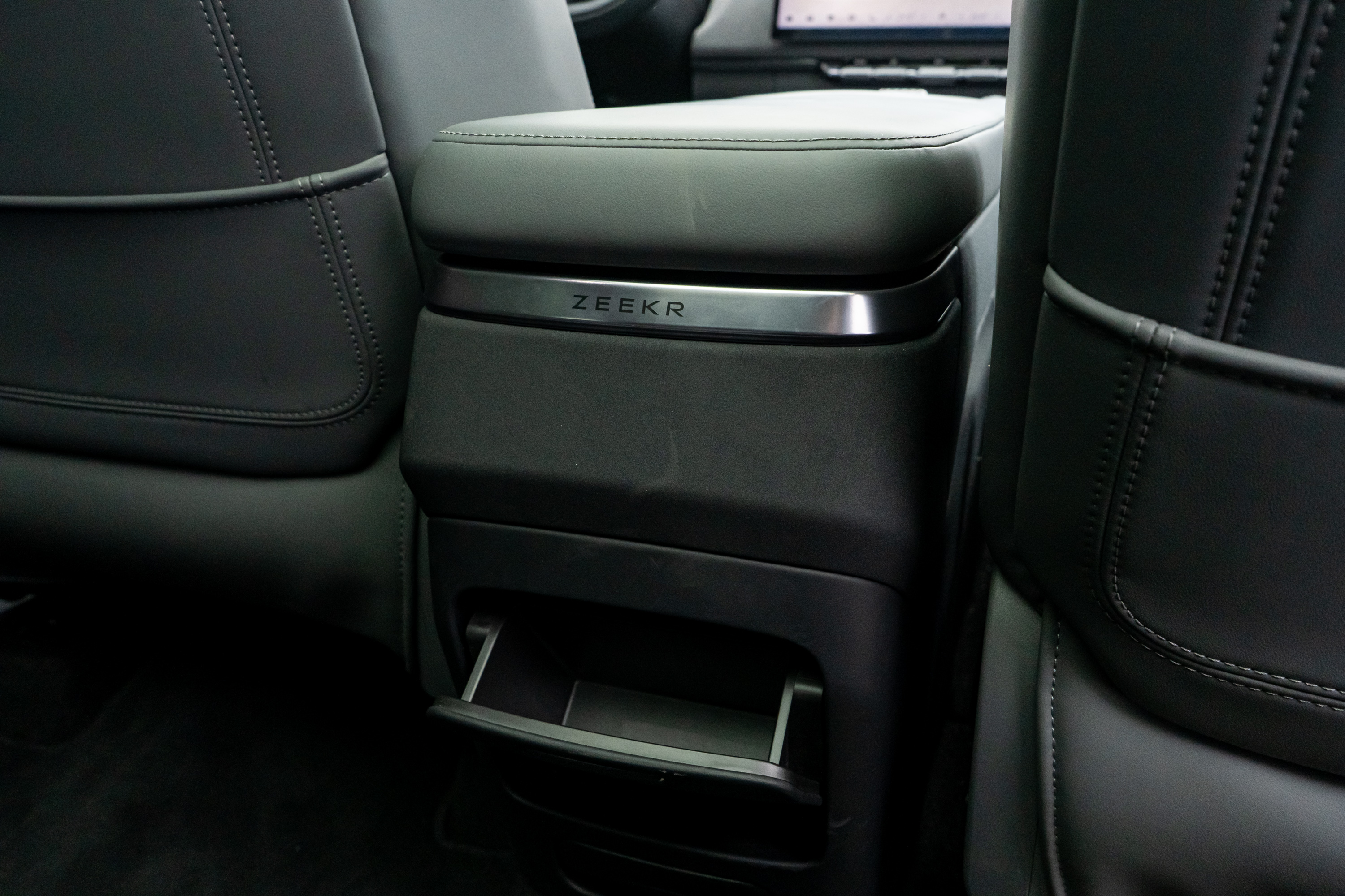 Zeekr 7X 2024 car image #17