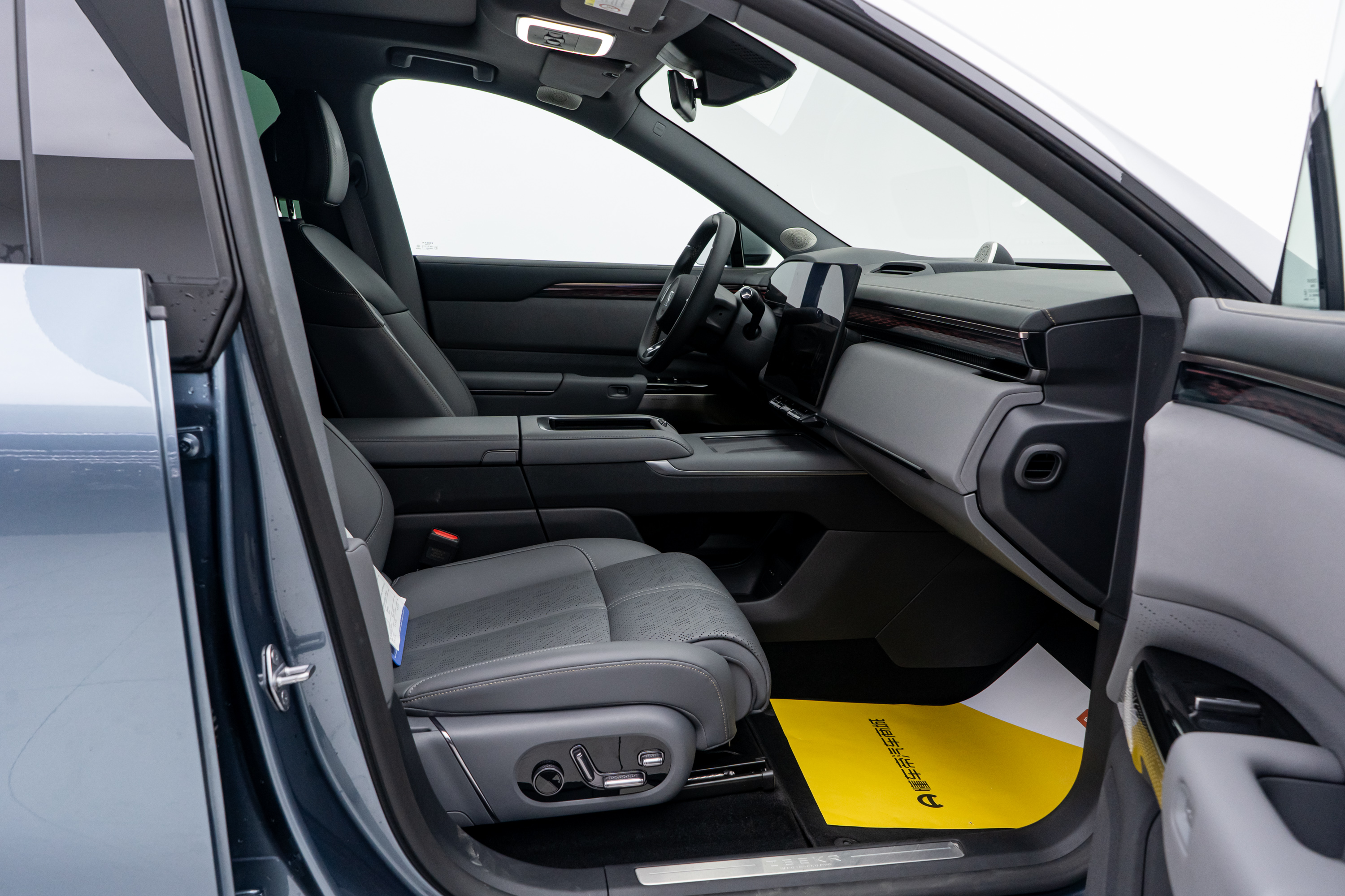 Zeekr 7X 2024 car image #17