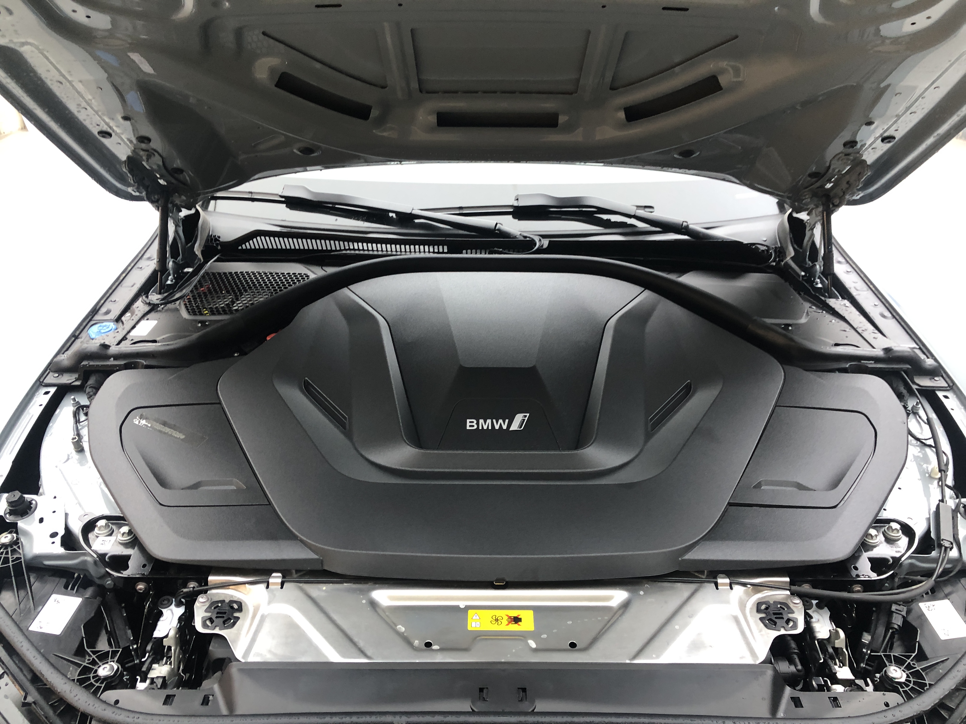 BMW i4 2025 car image #17