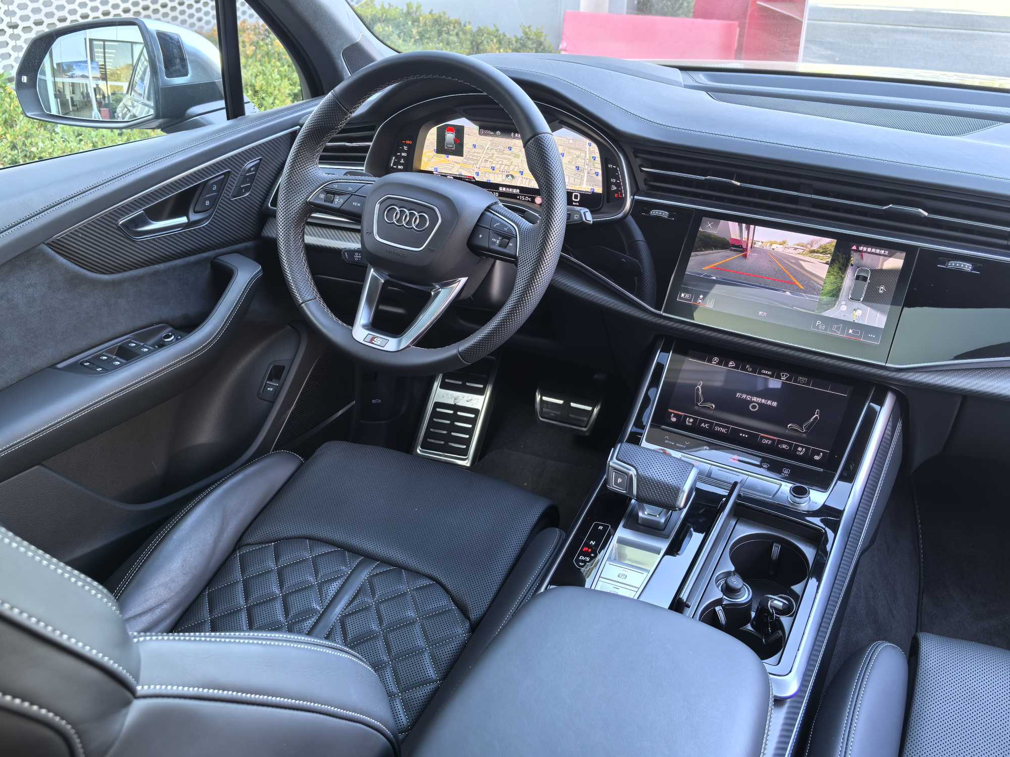 Audi SQ7 2024 car image #17