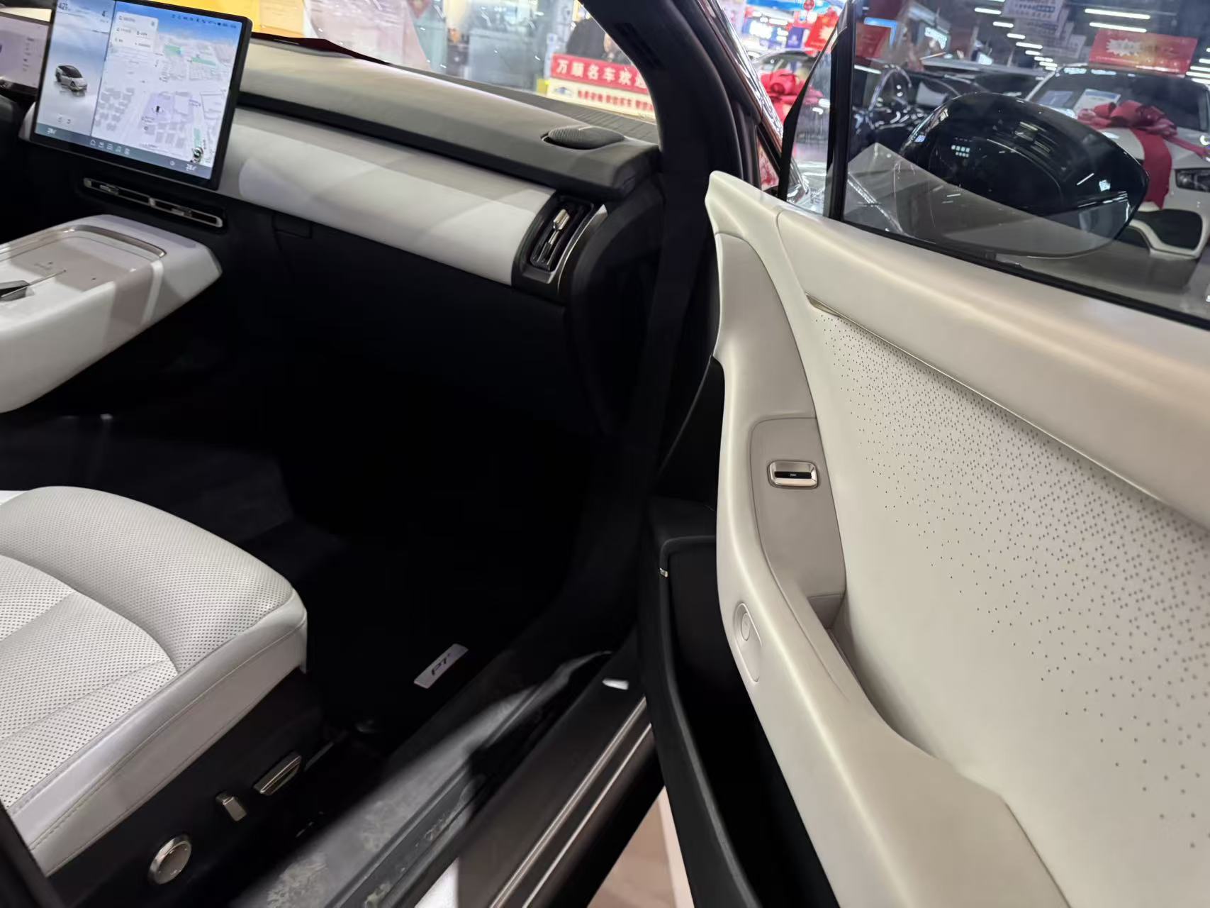 Xpeng P7+ 2025 car image #17