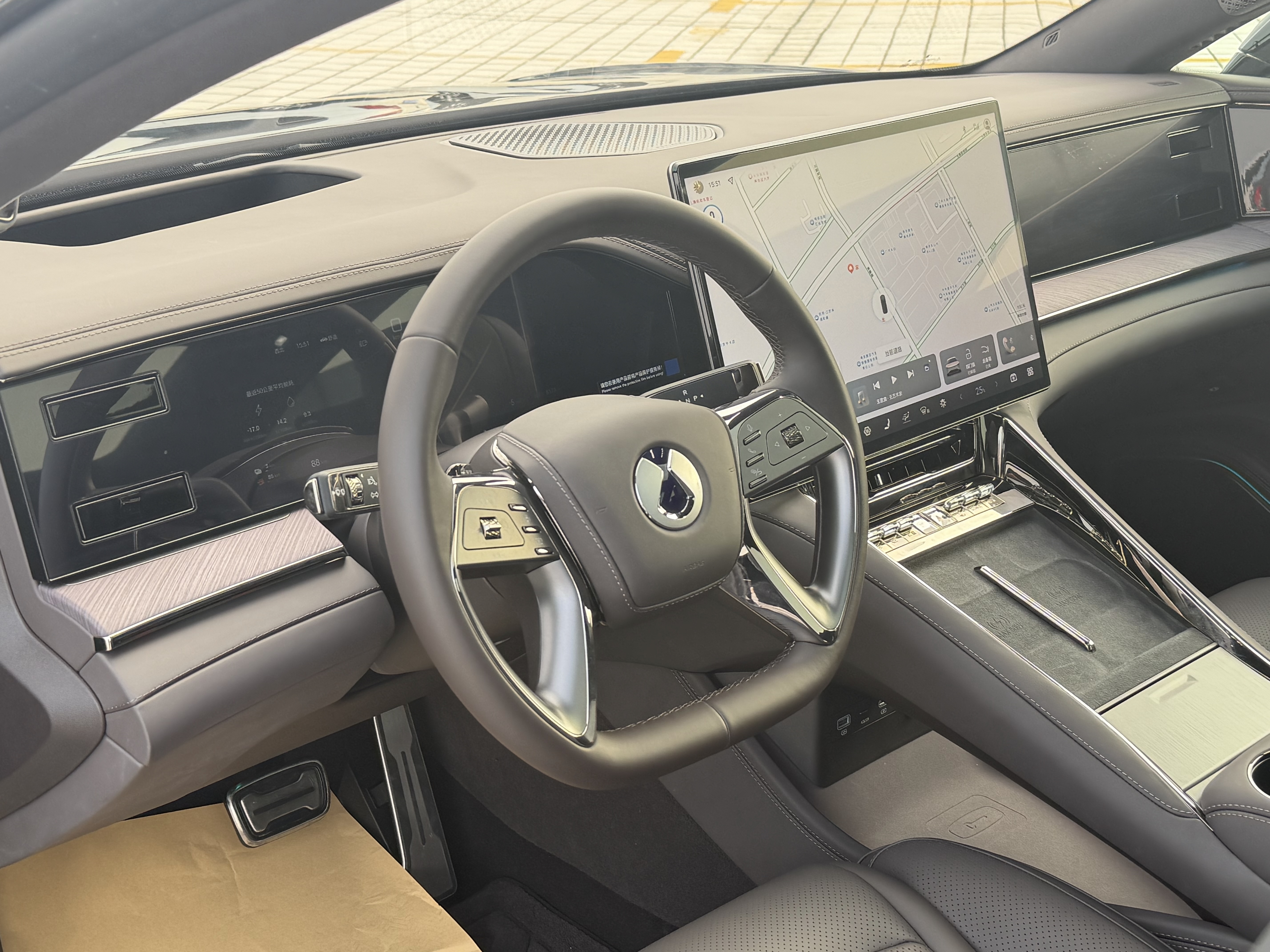 Denza Z9 2024 car image #17