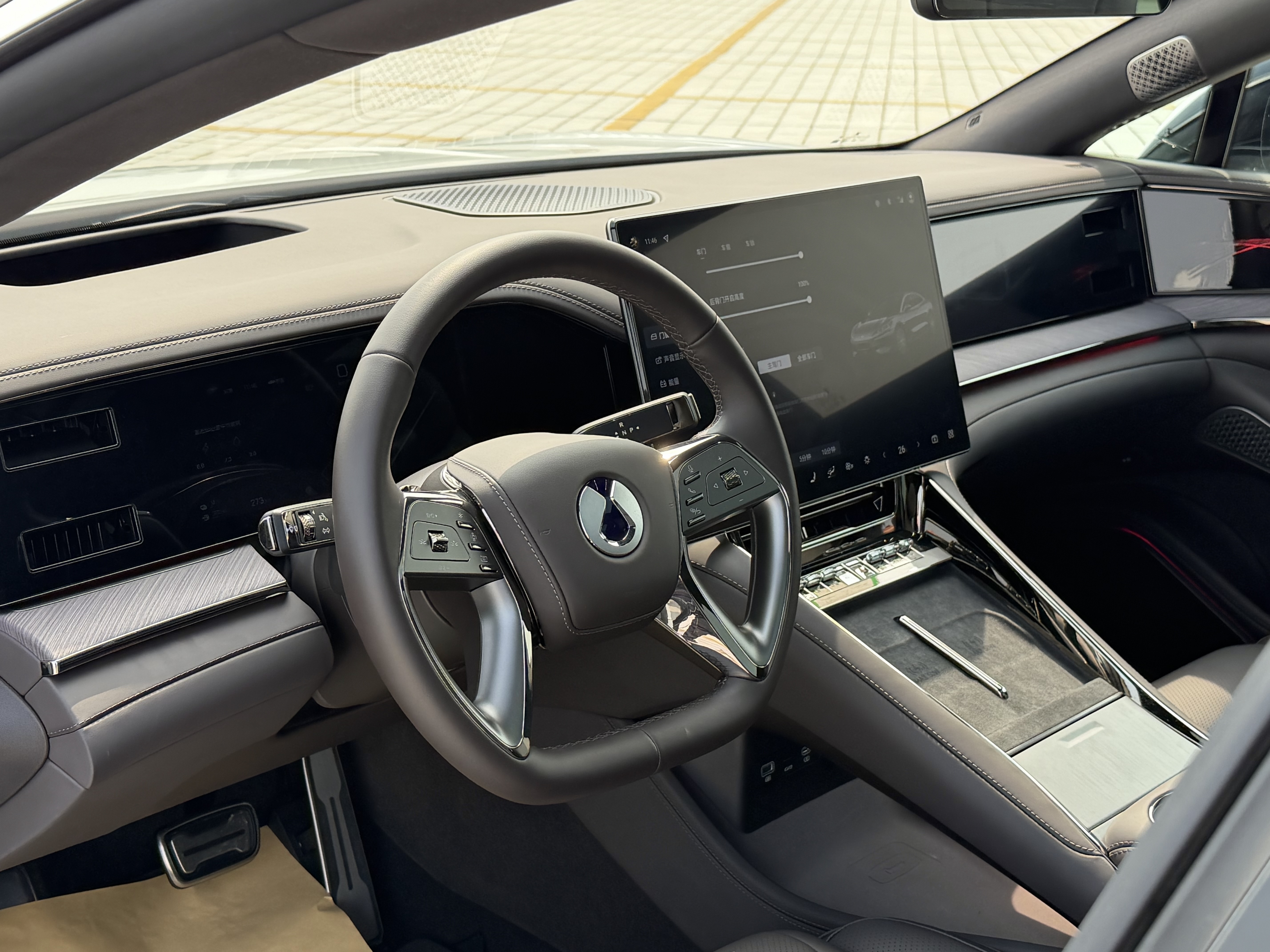 Denza Z9 2024 صورة سيارة #17