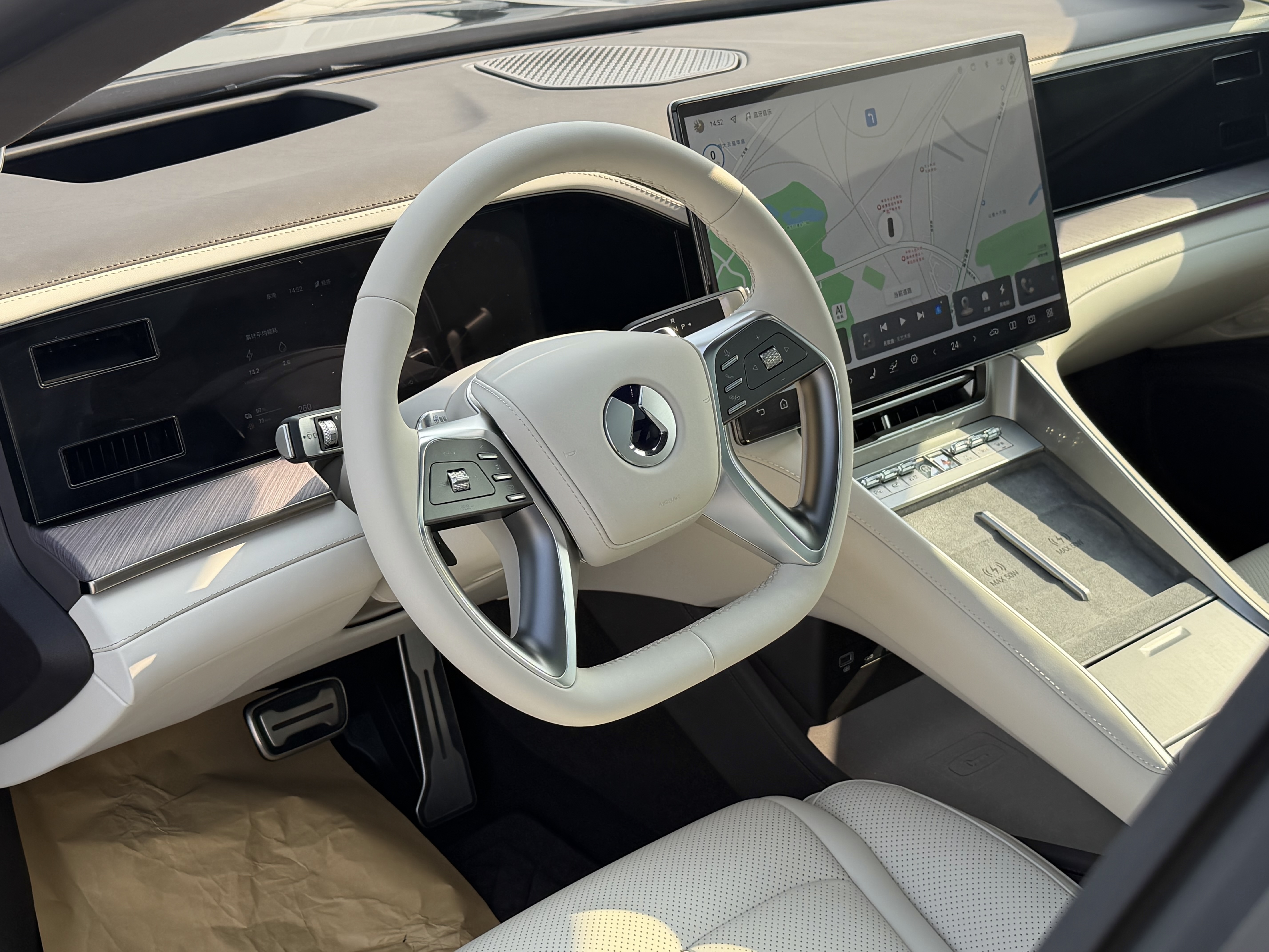 Denza Z9 2025 car image #17