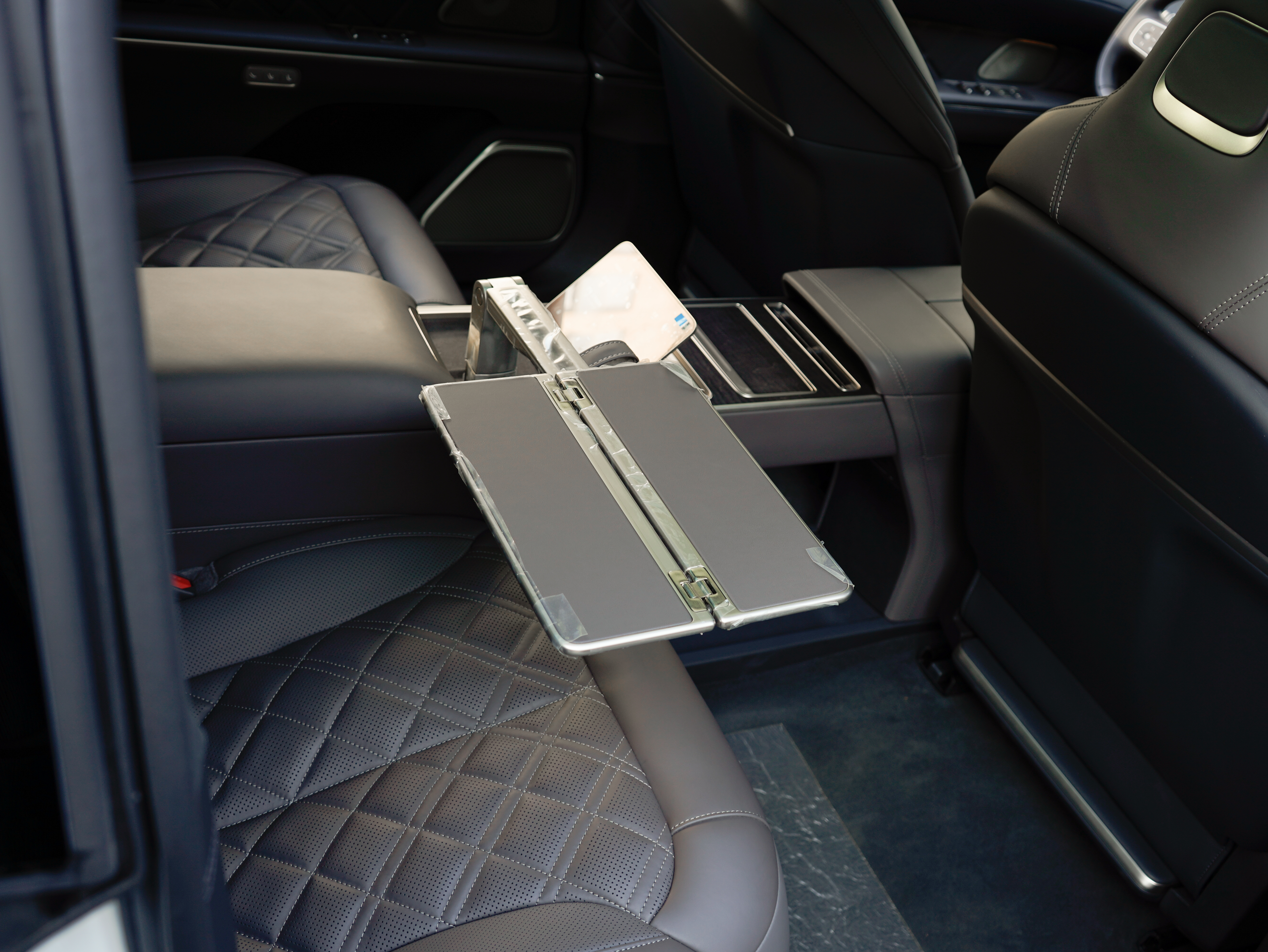 NIO ET9 2025 car image #17