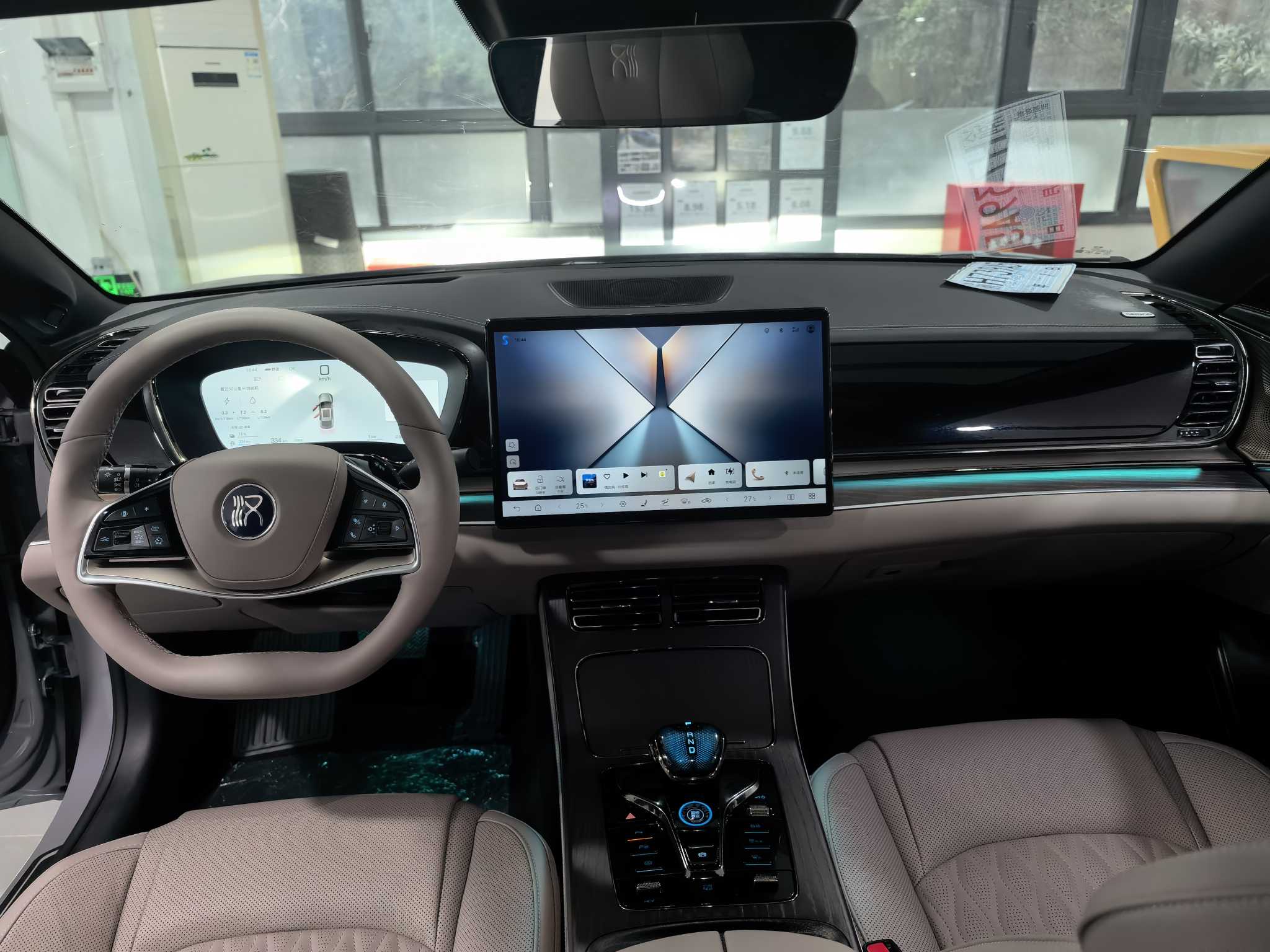 BYD Han 2025 car image #17