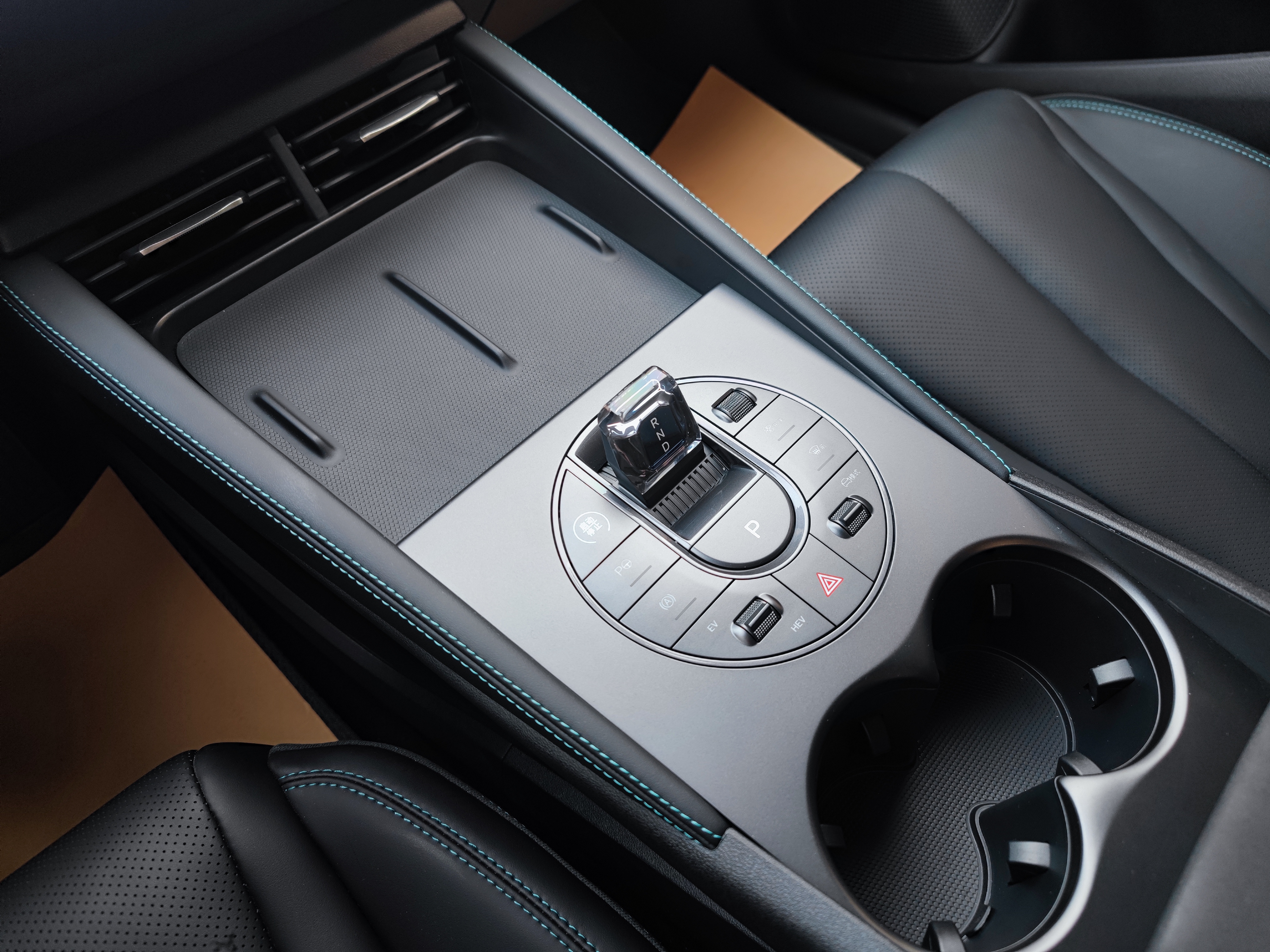 BYD Seal 06 DM-i 2025 #17 BYD Seal 06 DM-i 2025 car image #17