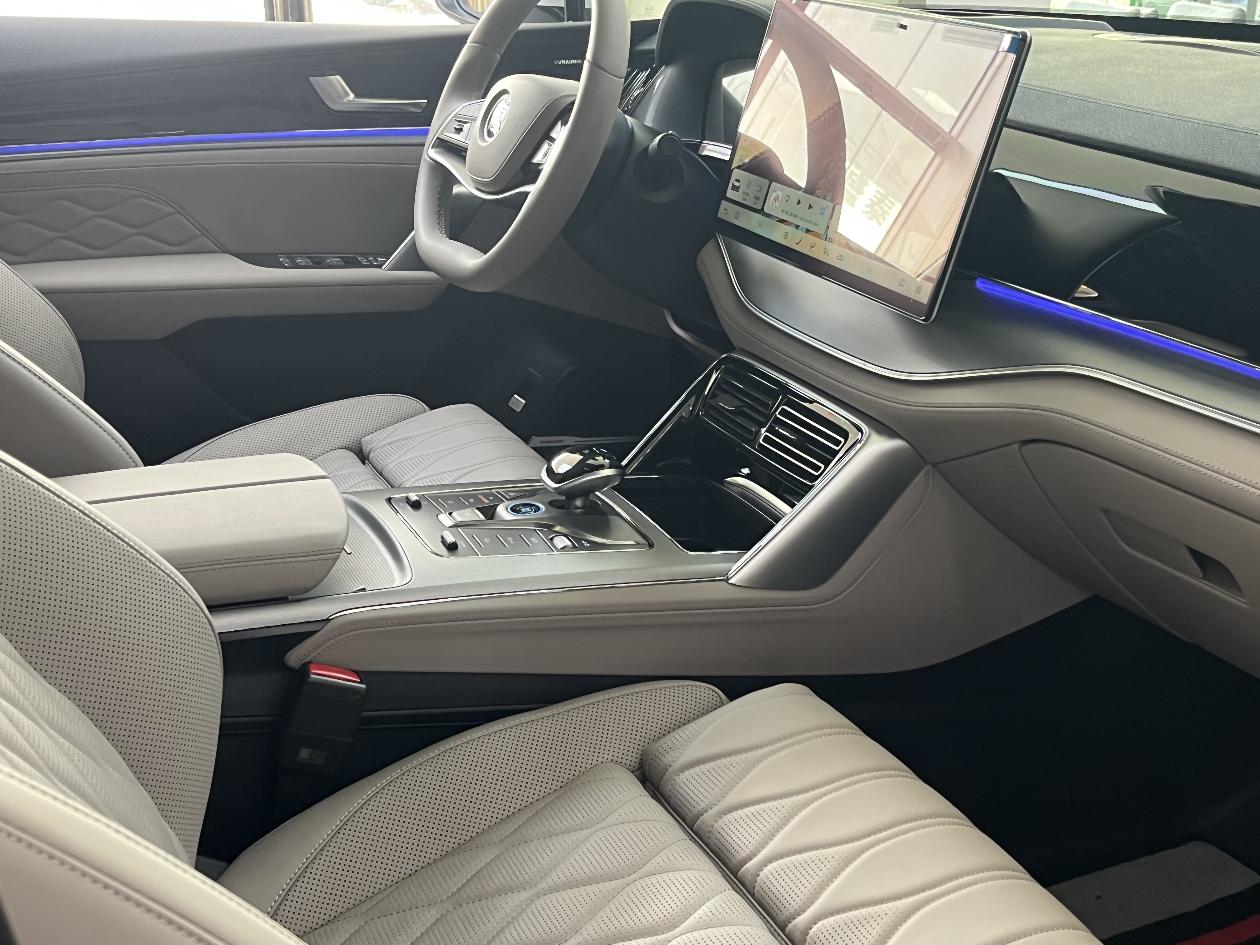 BYD Tang New Energy 2025 car image #17