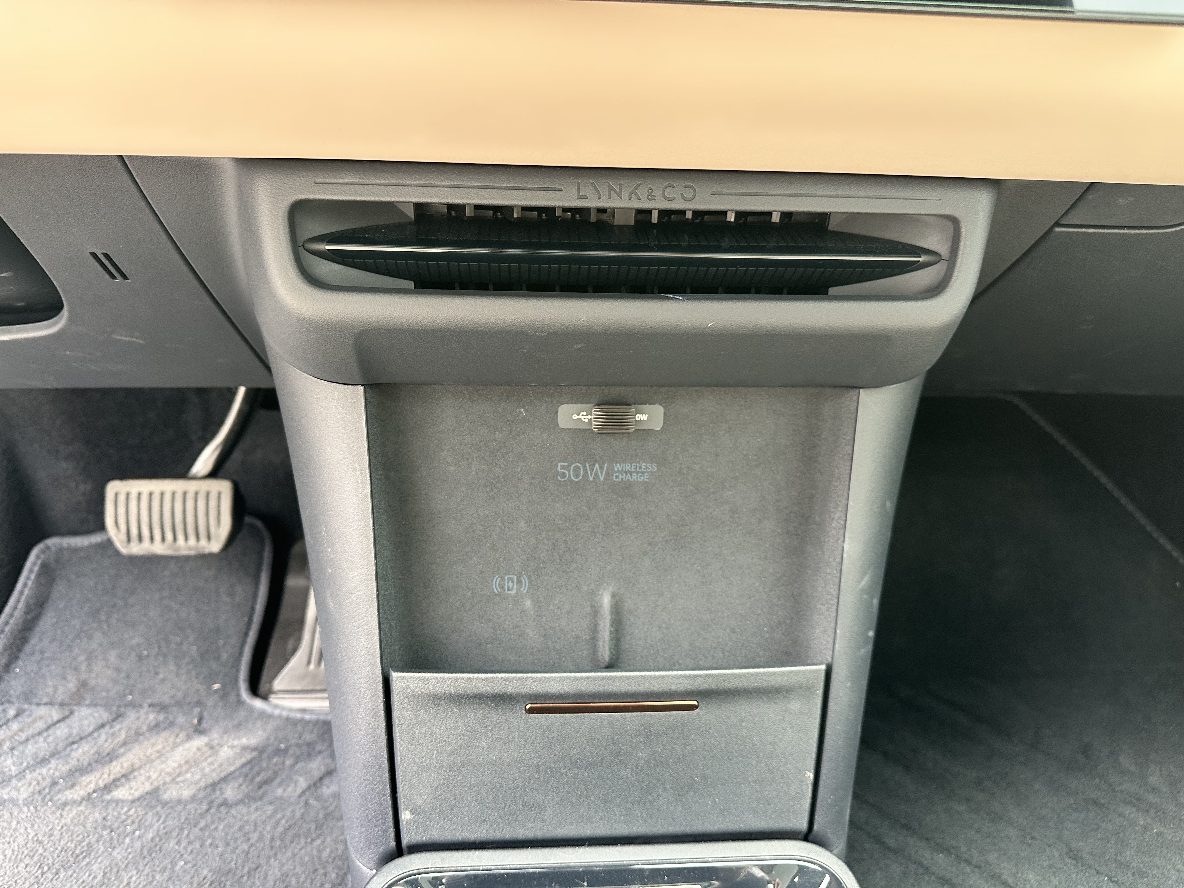 Lynk & Co Z20 2025 car image #17