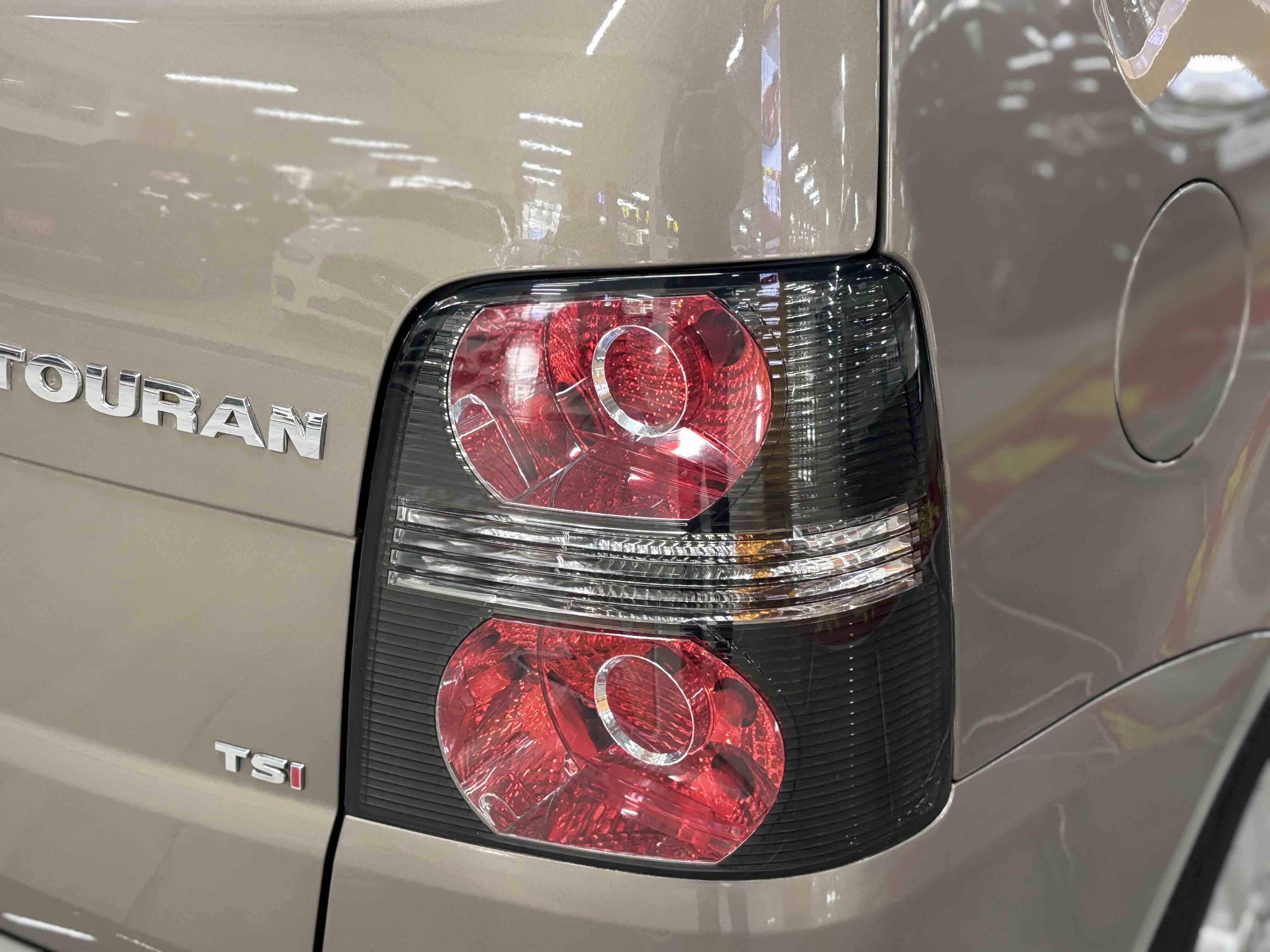 Volkswagen Touran 2016 car image #17