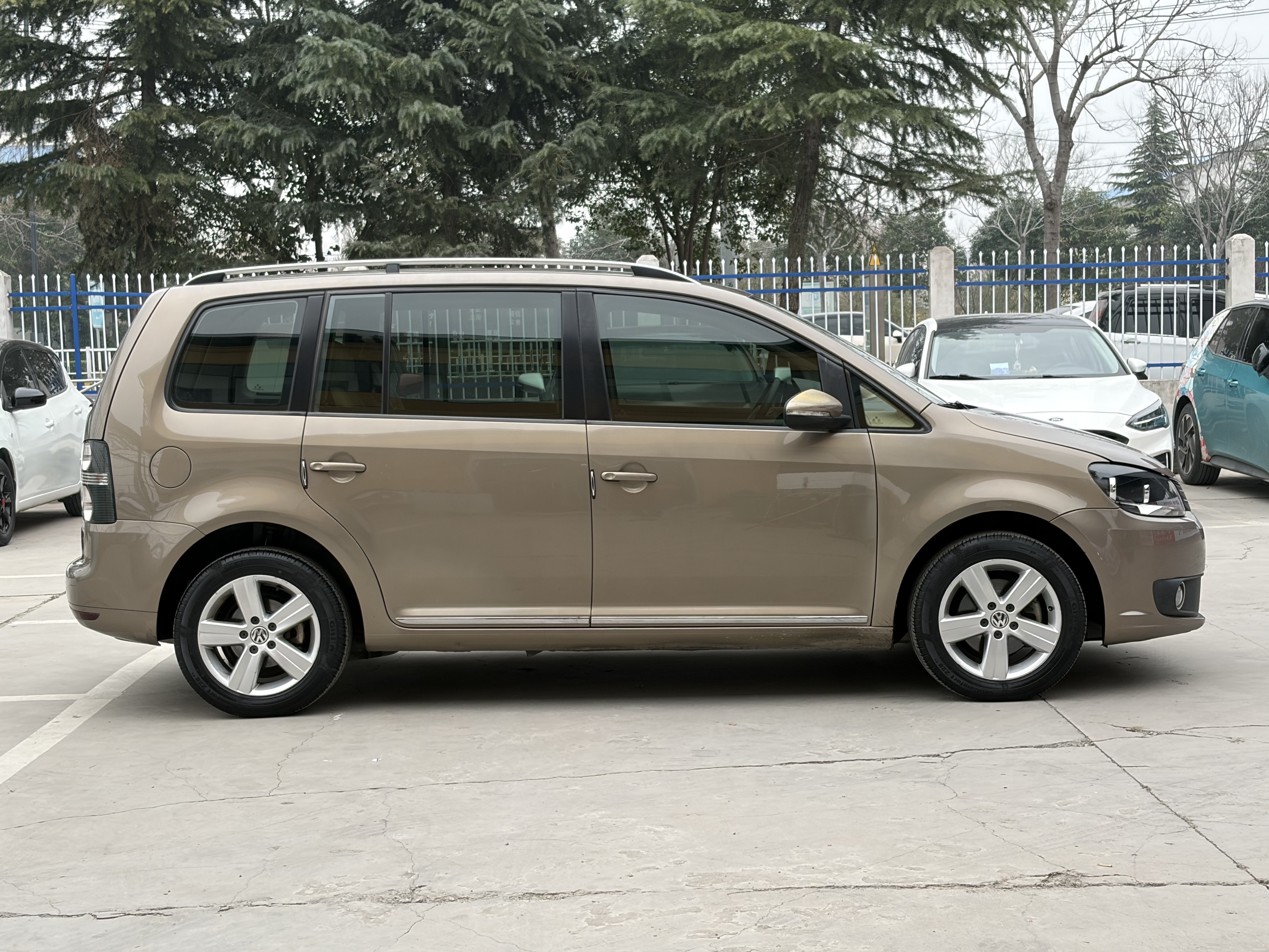 Volkswagen Touran 2015 immagine di auto #17