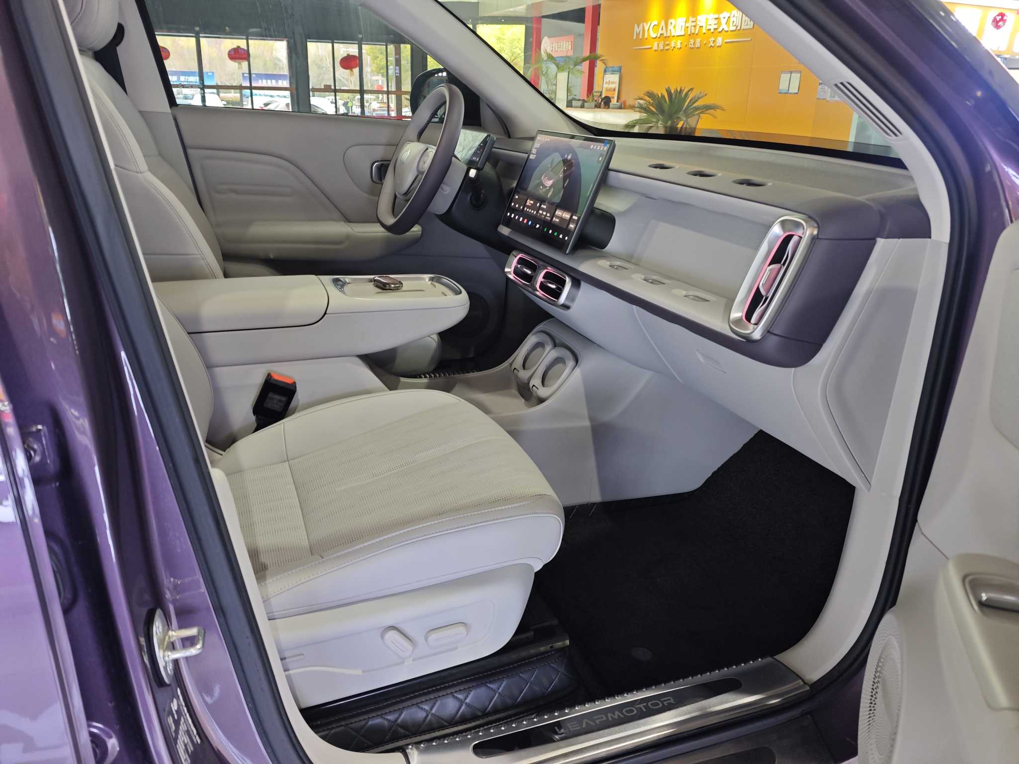 零跑汽车 零跑B10 2025 汽车图片 #17