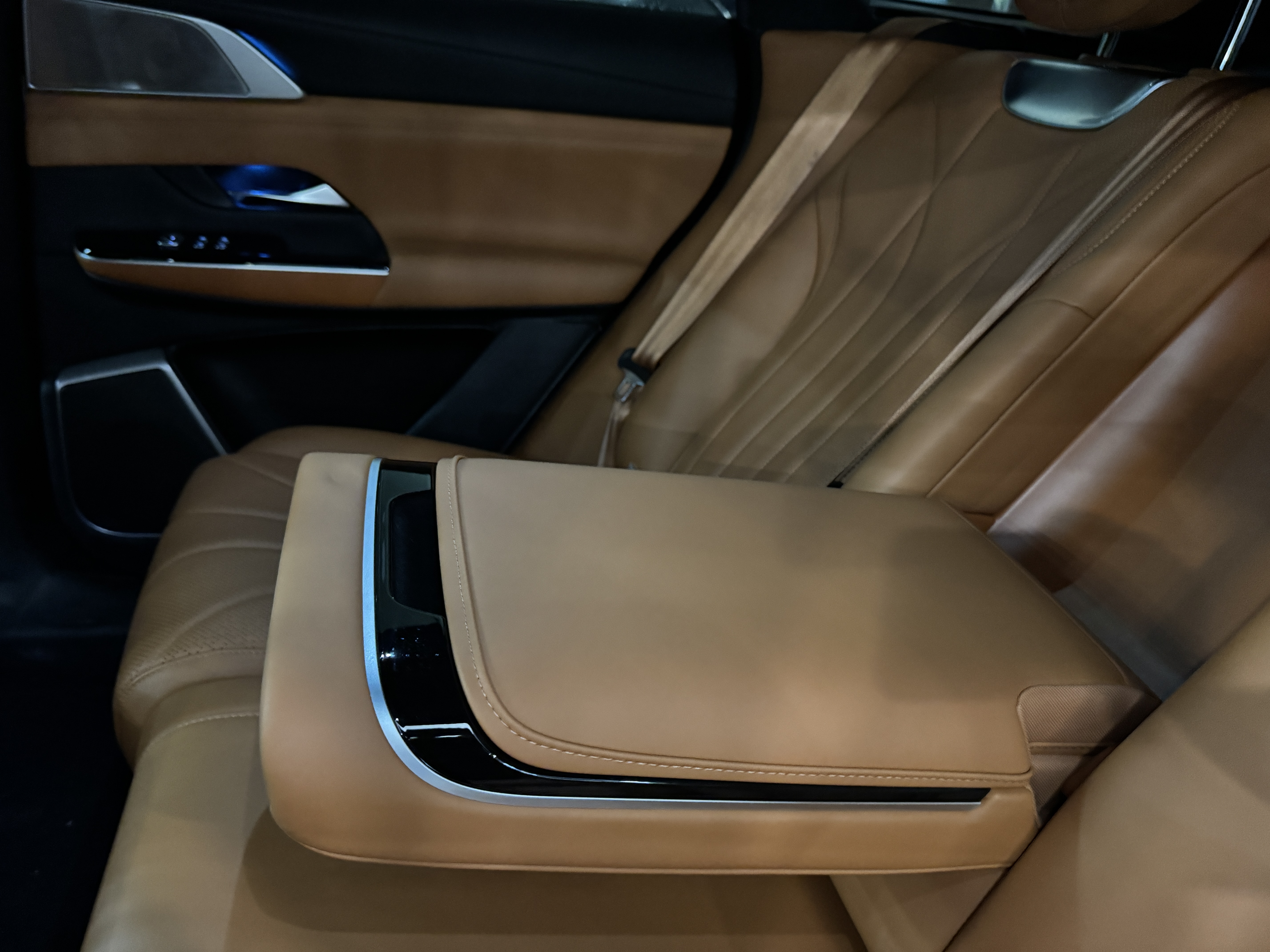 Xpeng G9 2025 car image #17