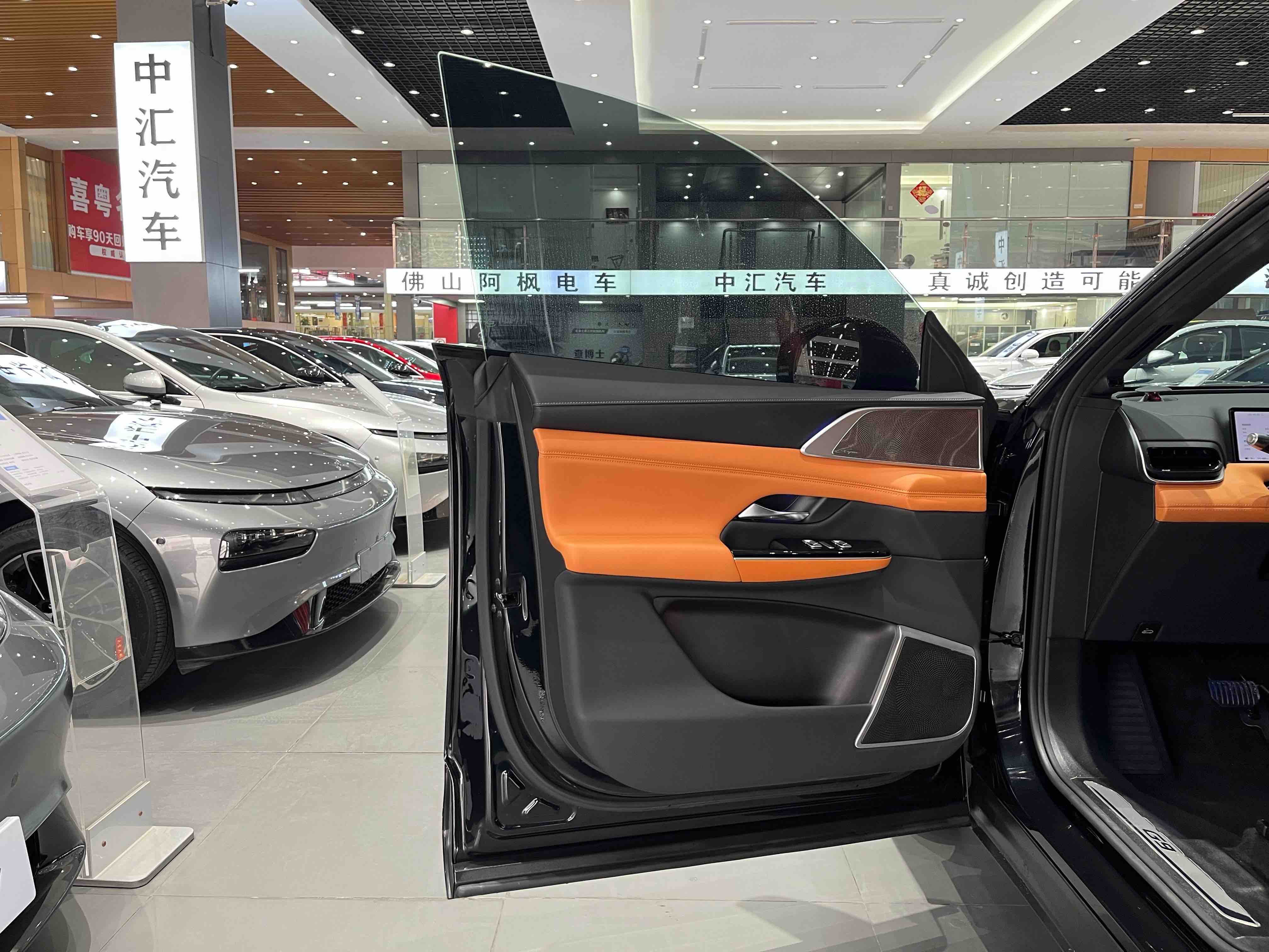 Xpeng G9 2025 صورة سيارة #17