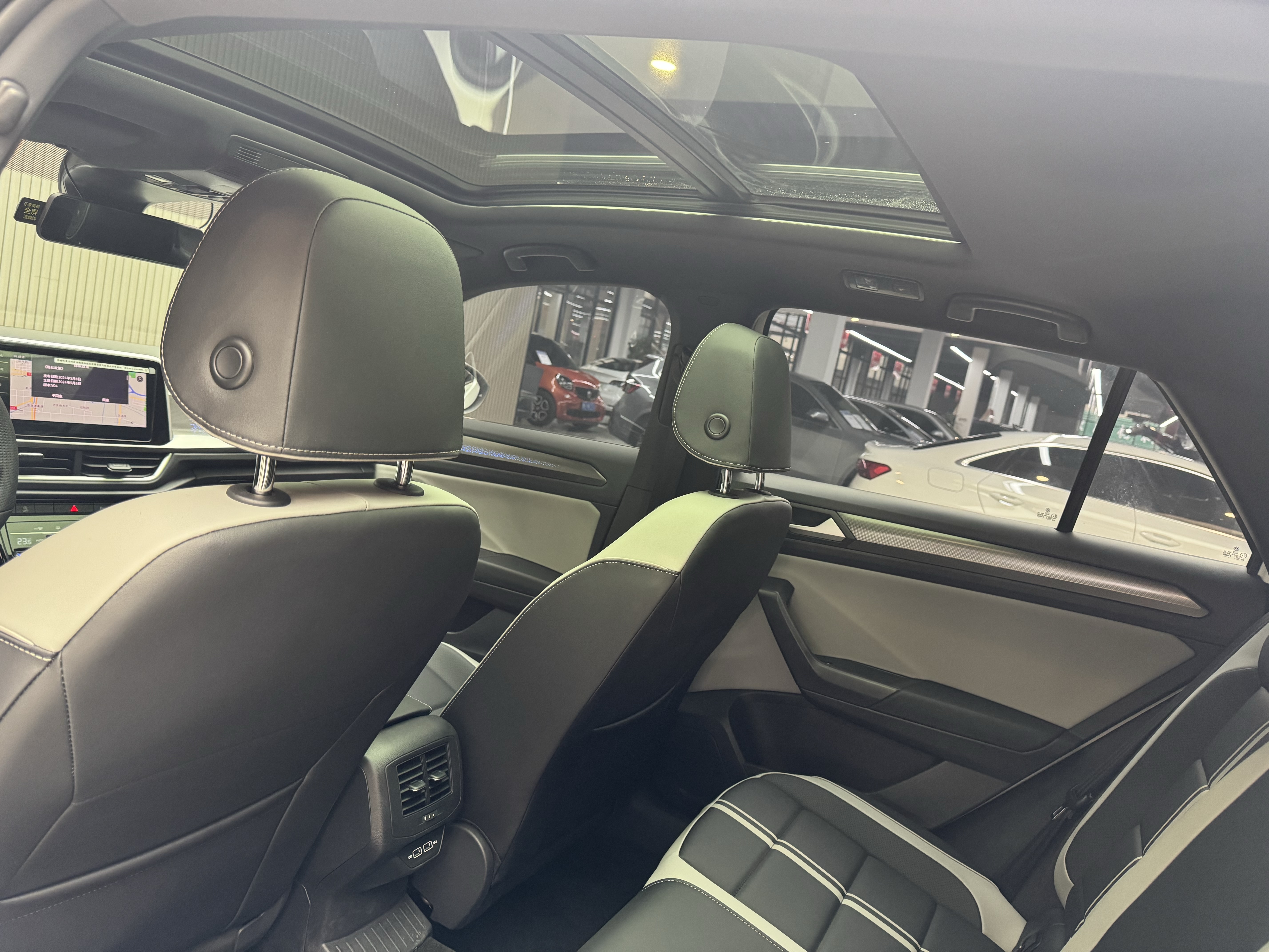 T-Roc 2025 car image #17