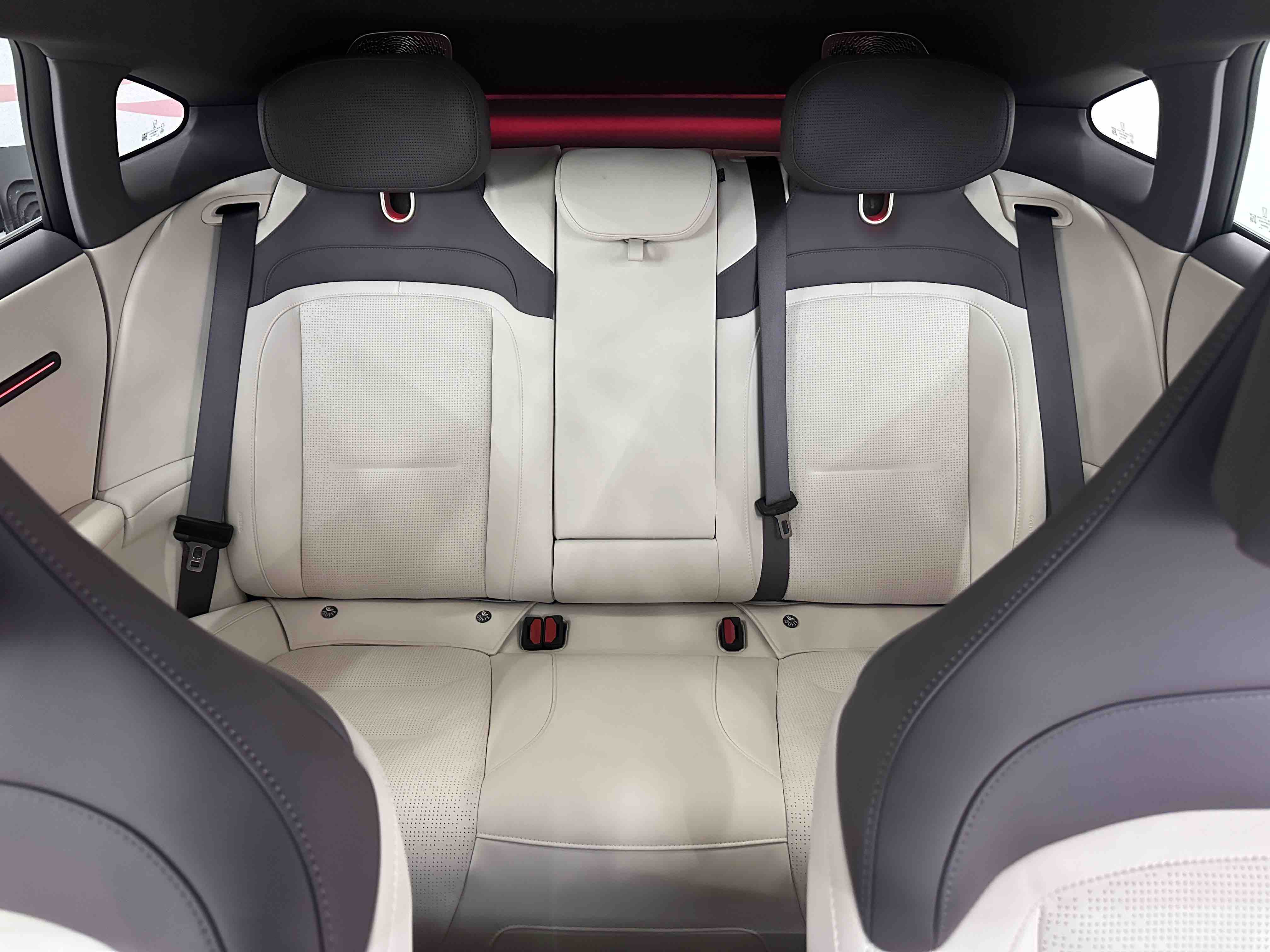 Avatr 06 2025 car image #17