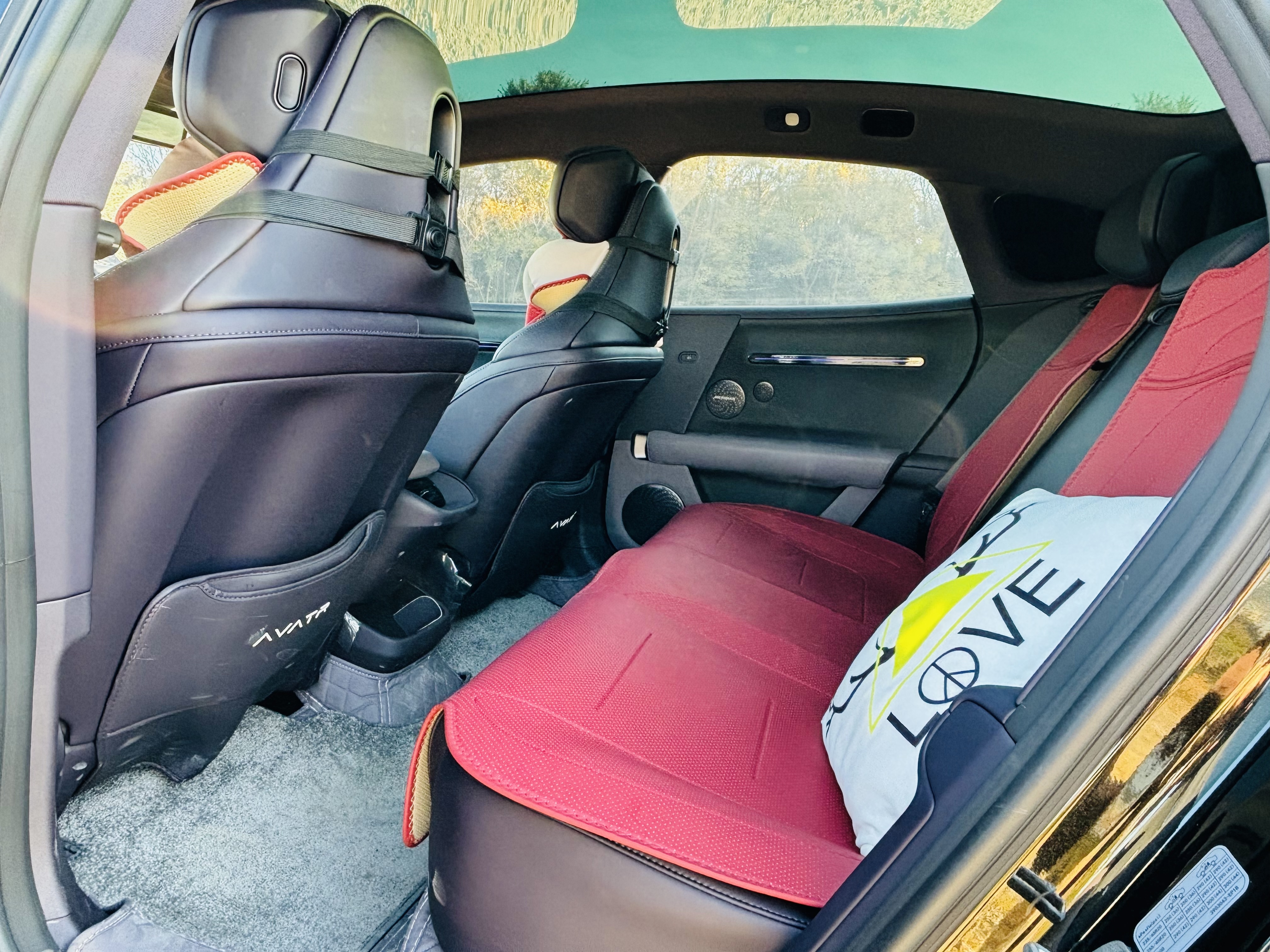 Avatr 06 2025 car image #17