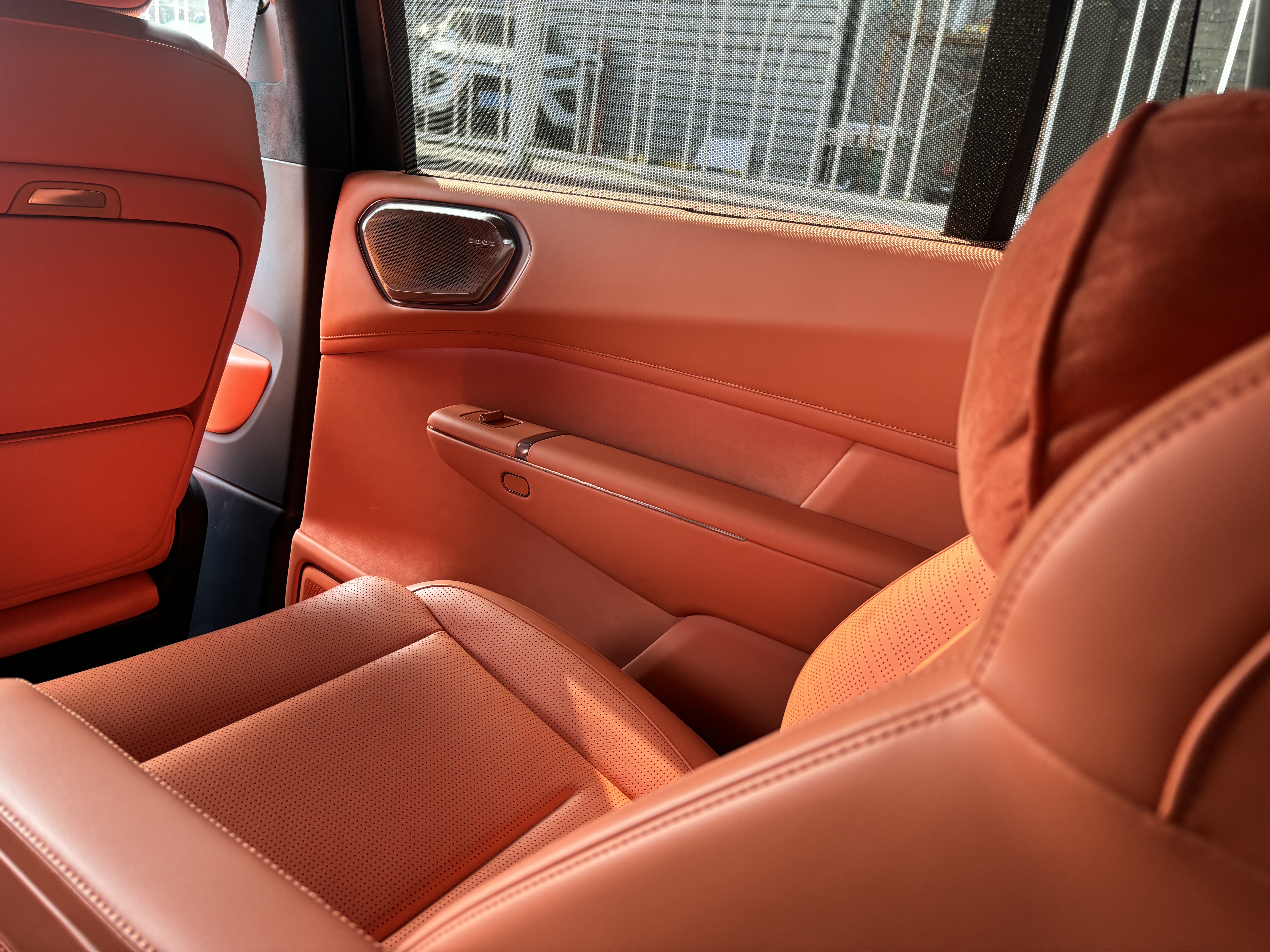 Lynk & Co 900 2025 car image #17