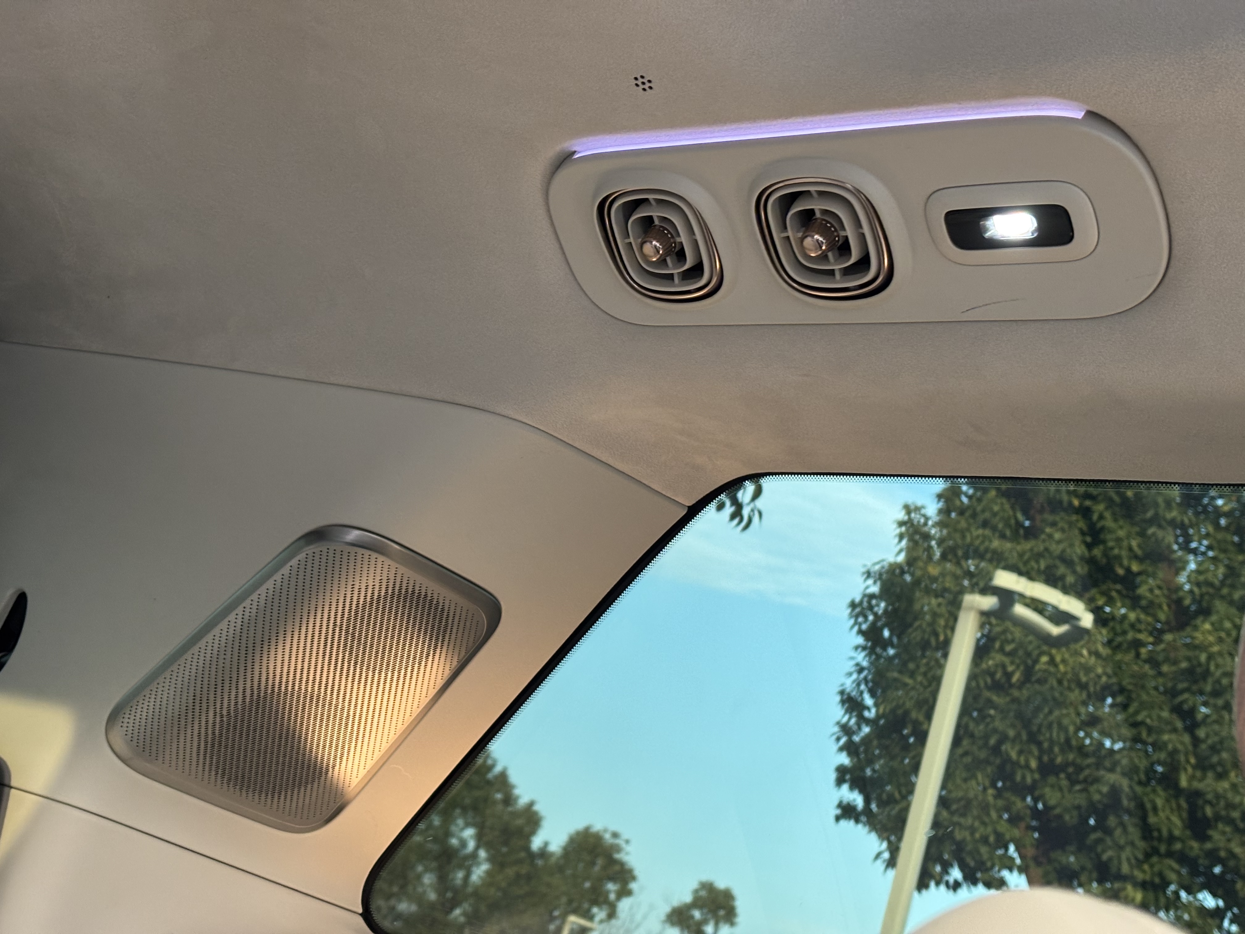 Lynk & Co 900 2025 car image #17