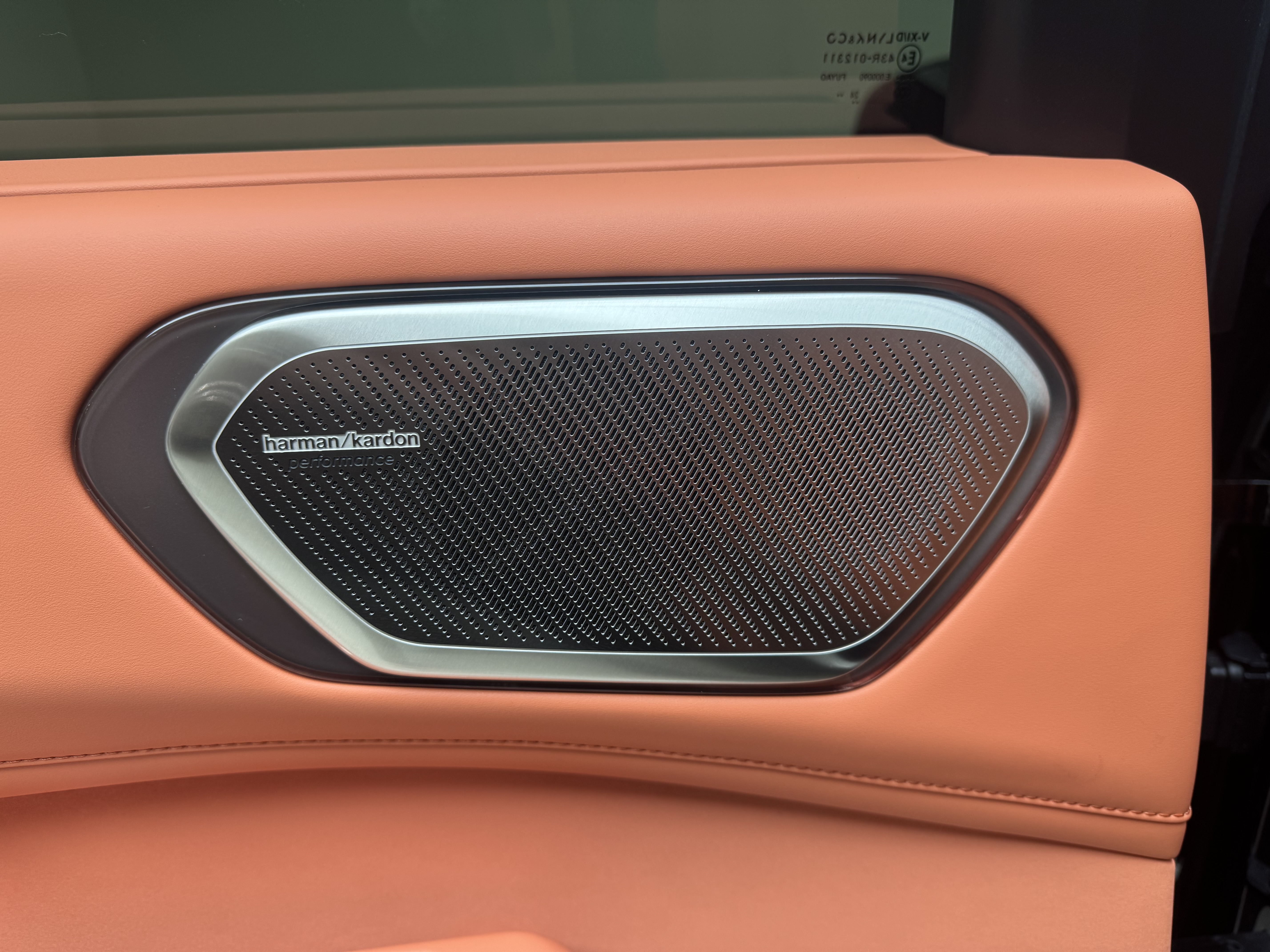 Lynk & Co 900 2025 car image #17