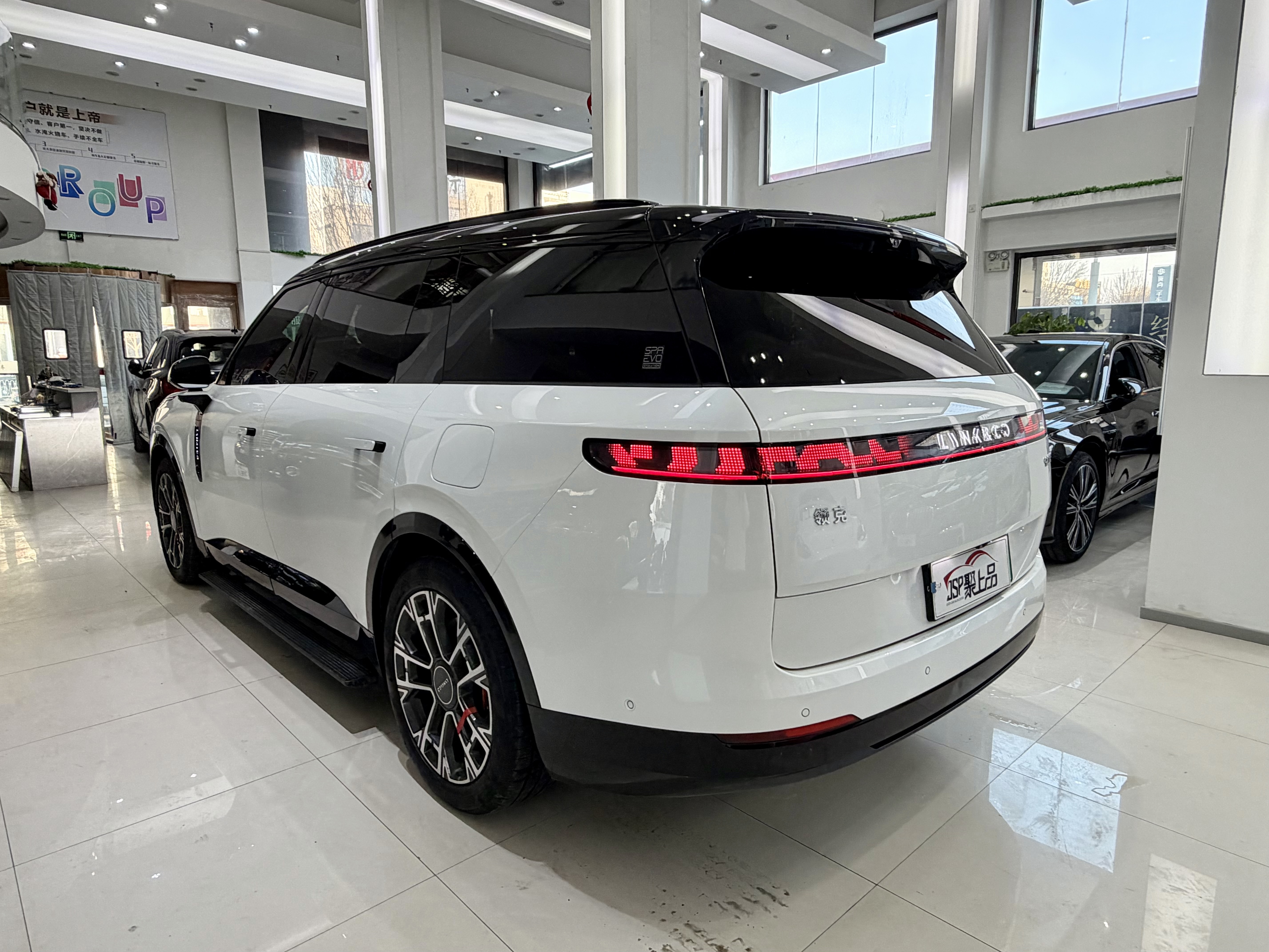 Lynk & Co 900 2025 car image #17