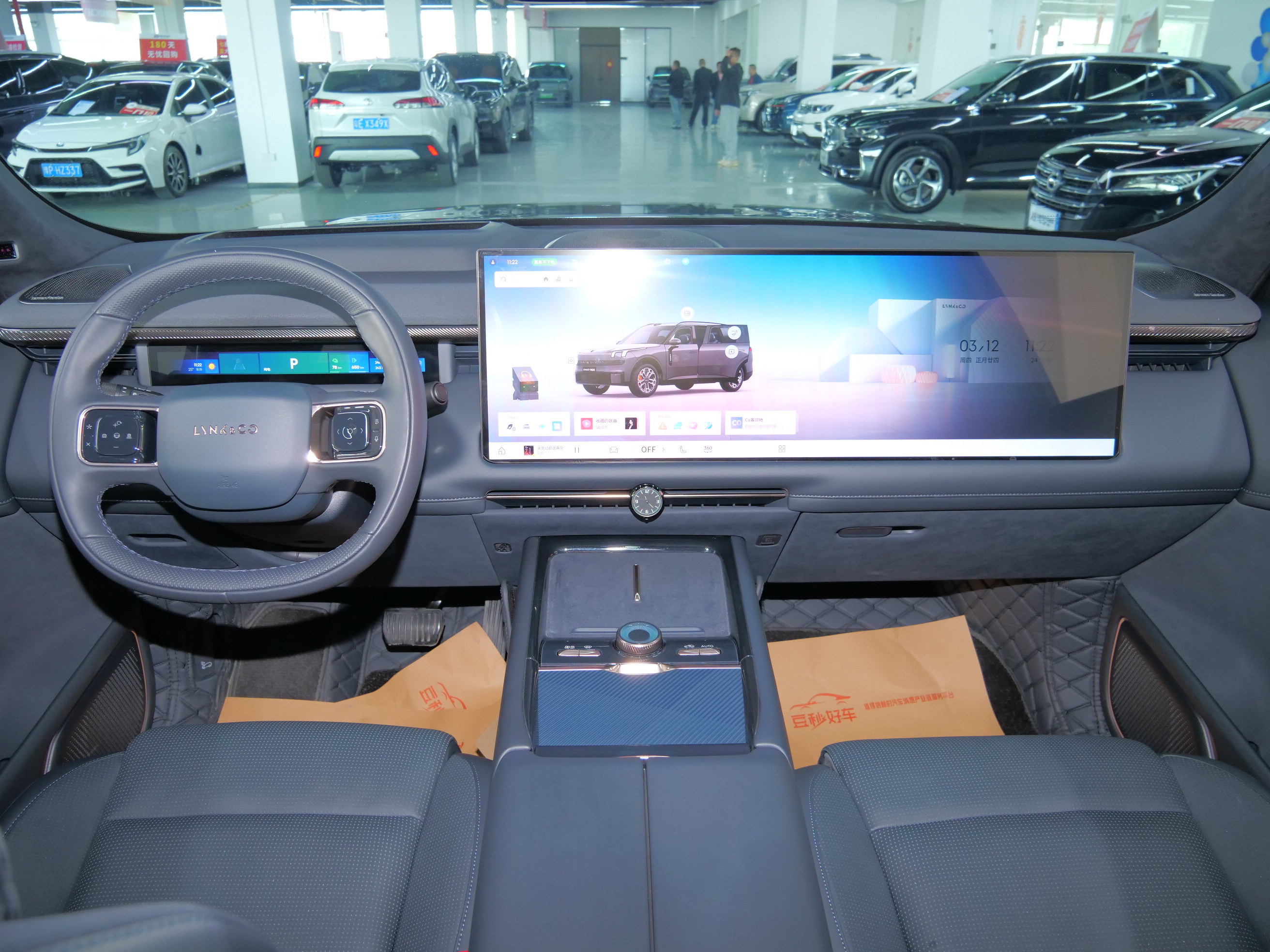 Lynk & Co 900 2025 car image #17