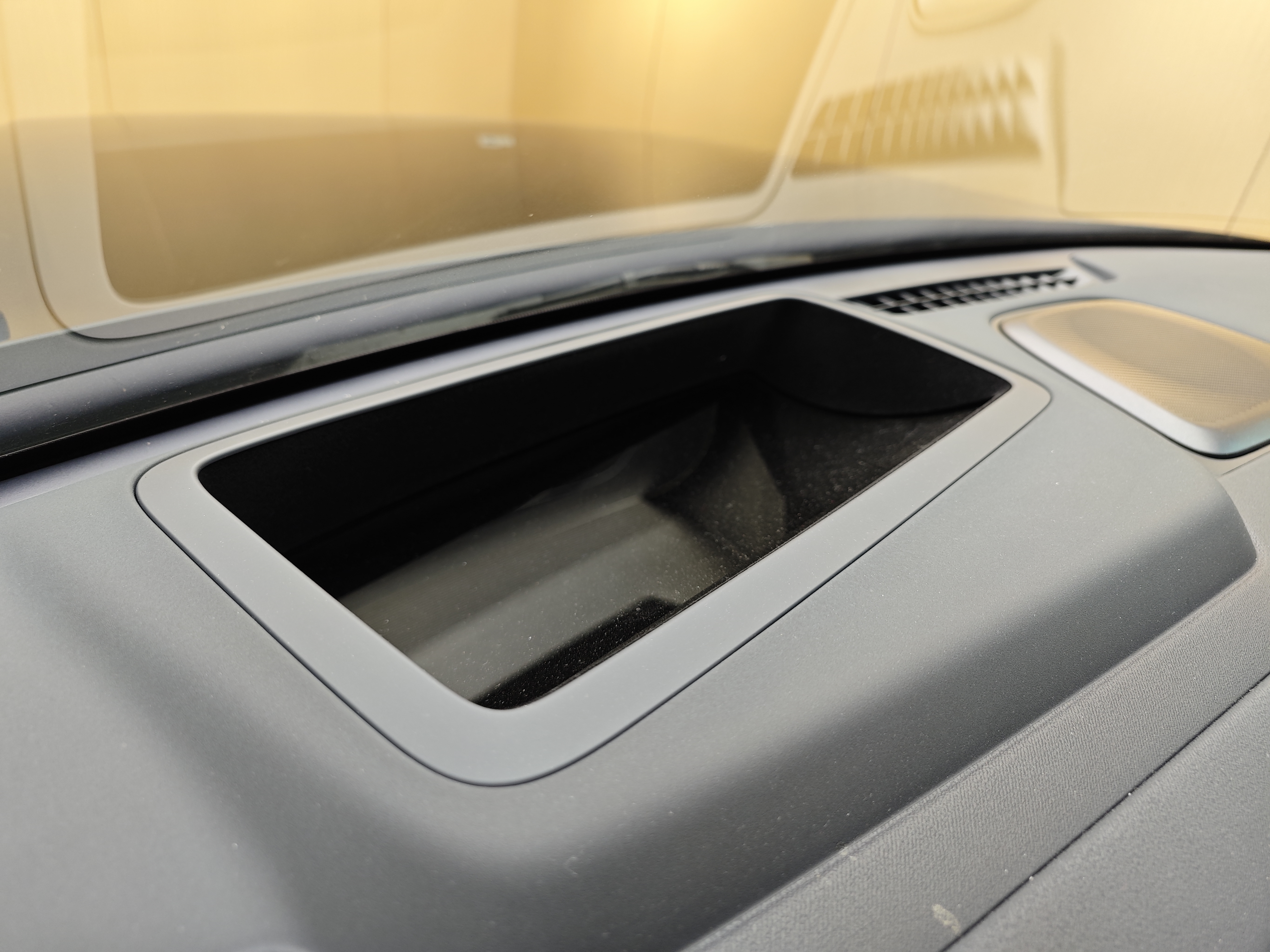 Lynk & Co 900 2025 car image #17