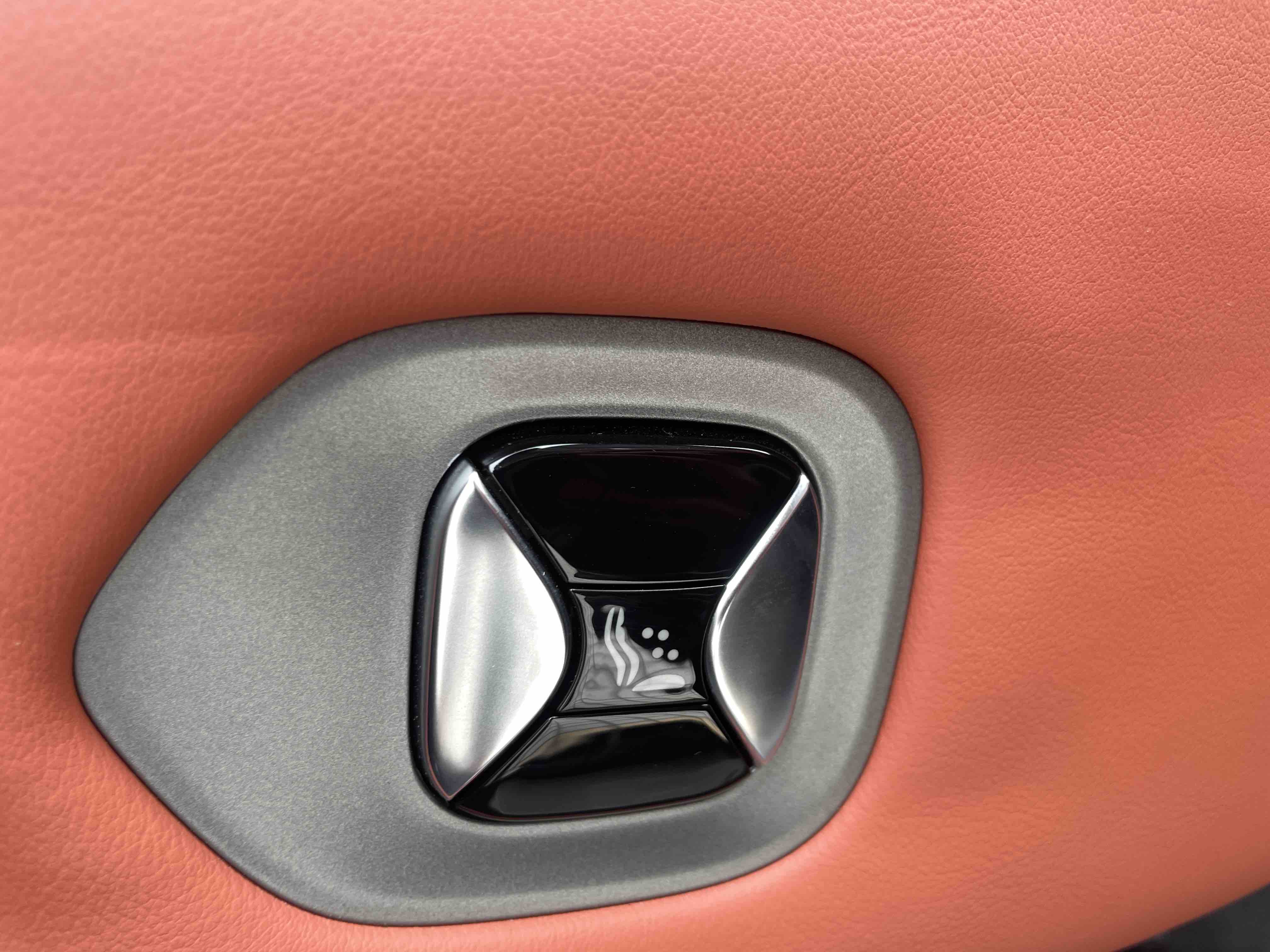 BYD Tang L 2025 immagine di auto #17