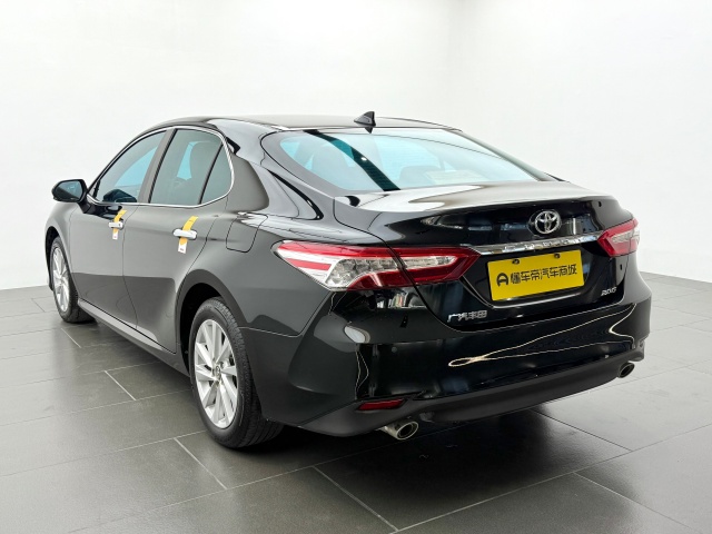 Toyota Camry 2022 car image #17