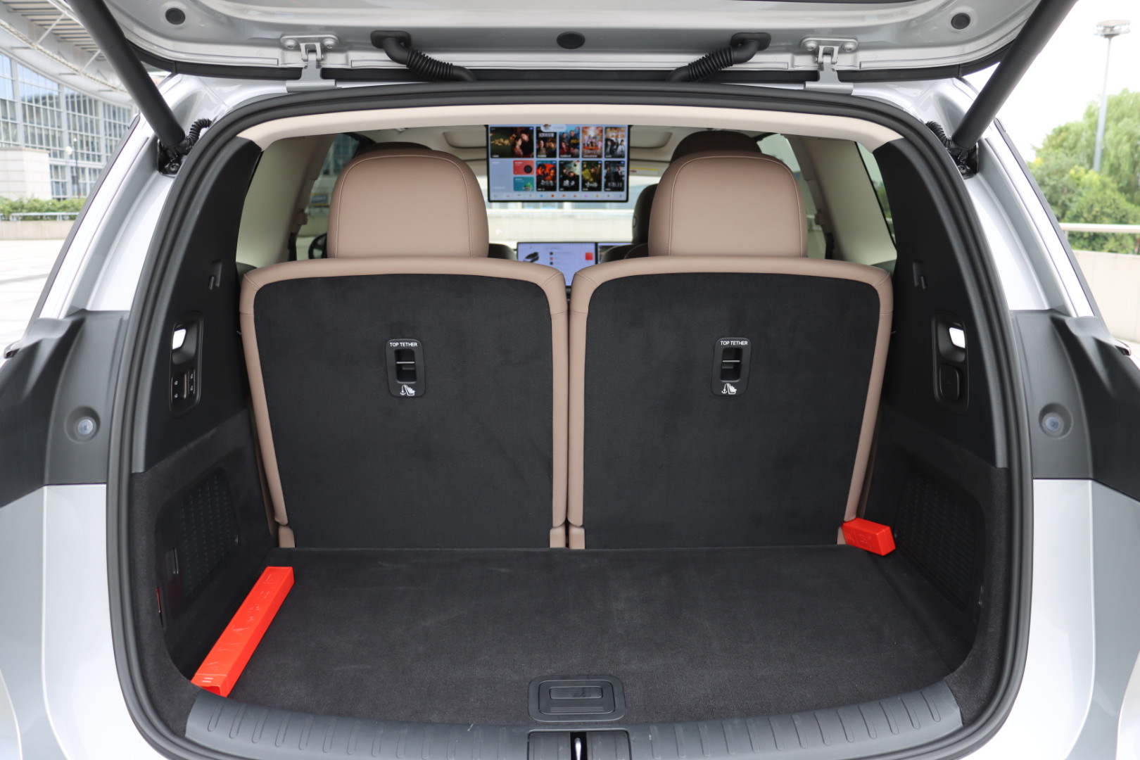 Li i8 2025 image de voiture #17