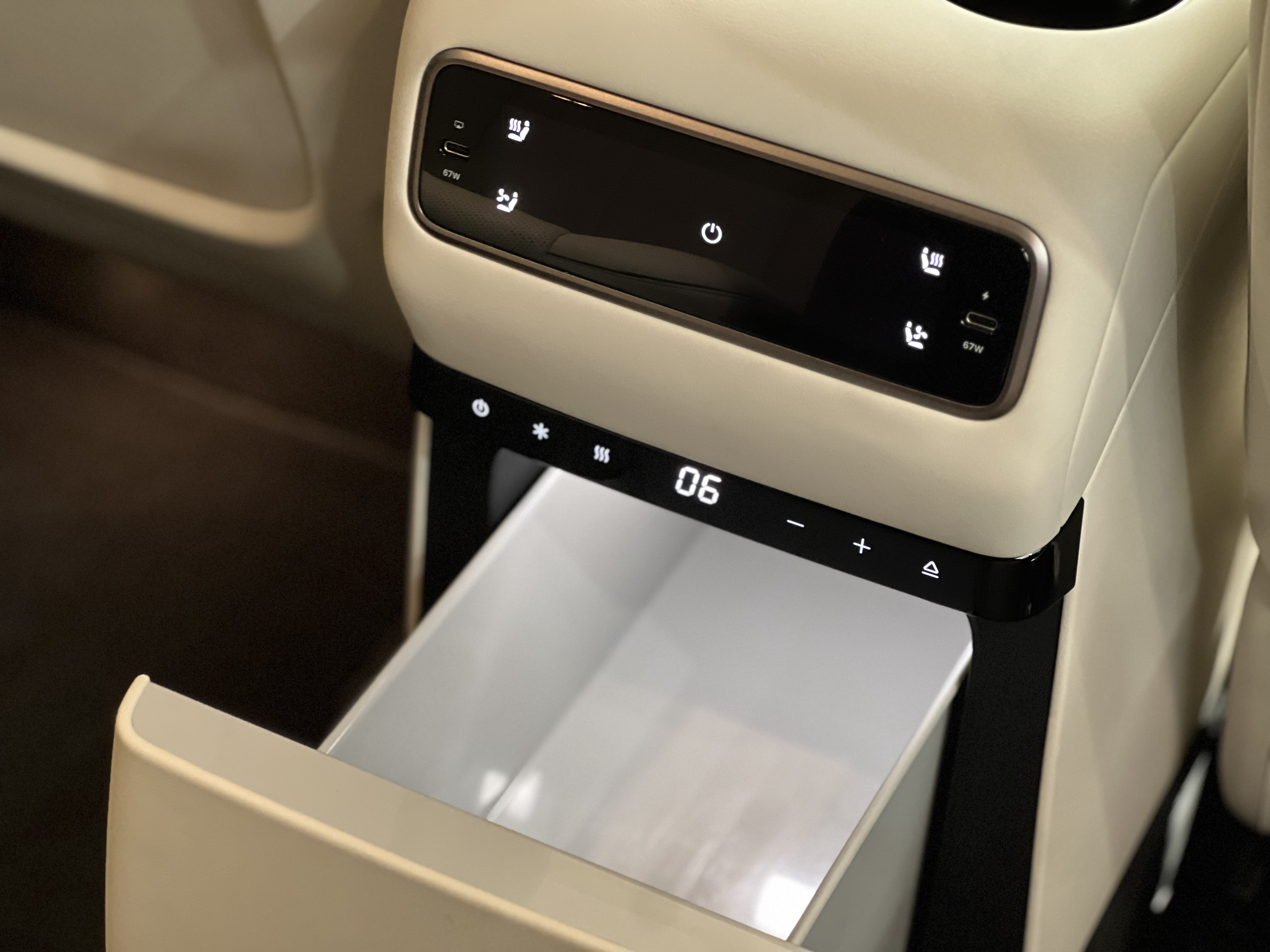 Li i6 2025 immagine di auto #17