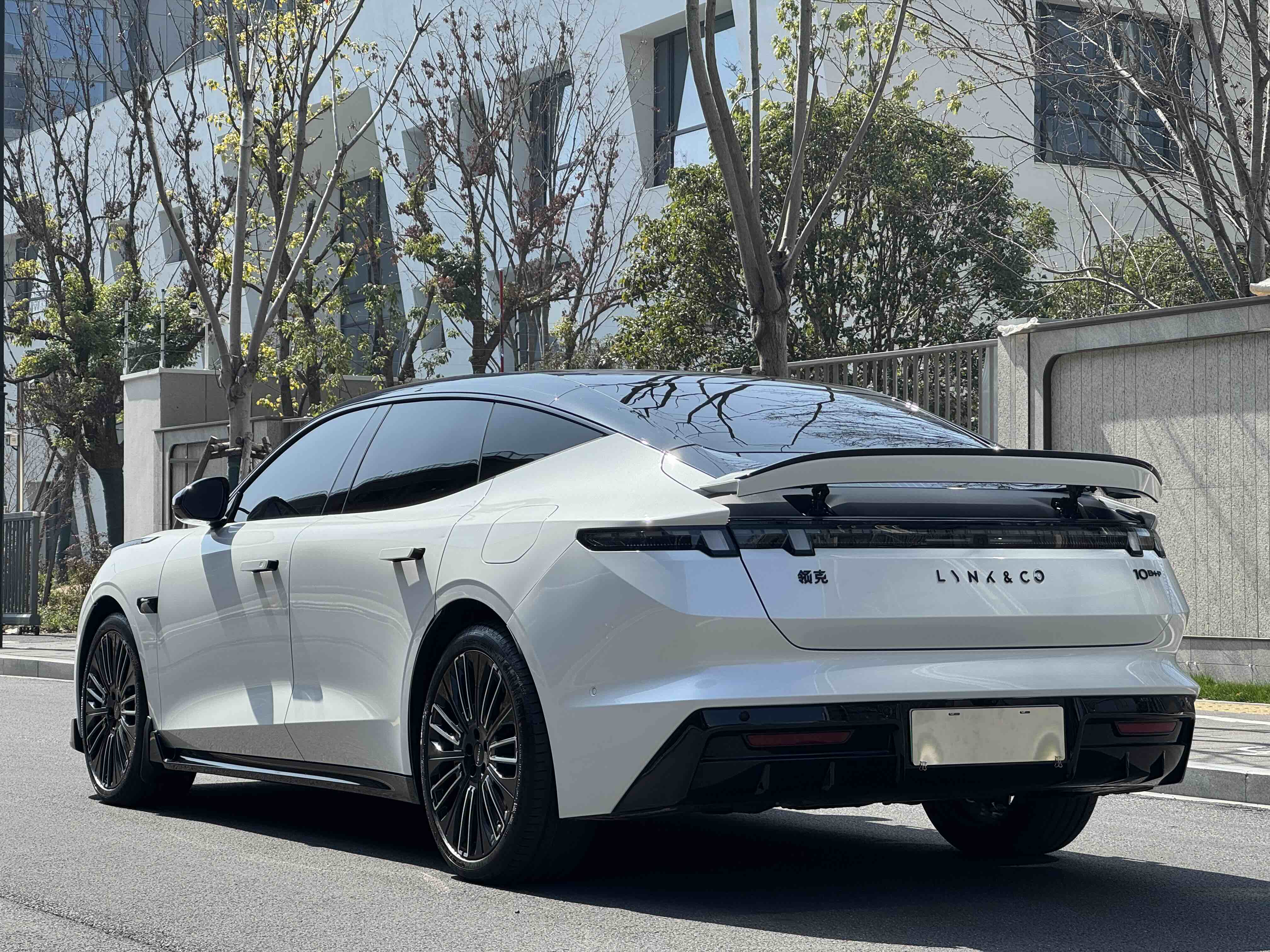 Lynk & Co 10 EM-P 2025 #17 Lynk & Co 10 EM-P 2025 car image #17