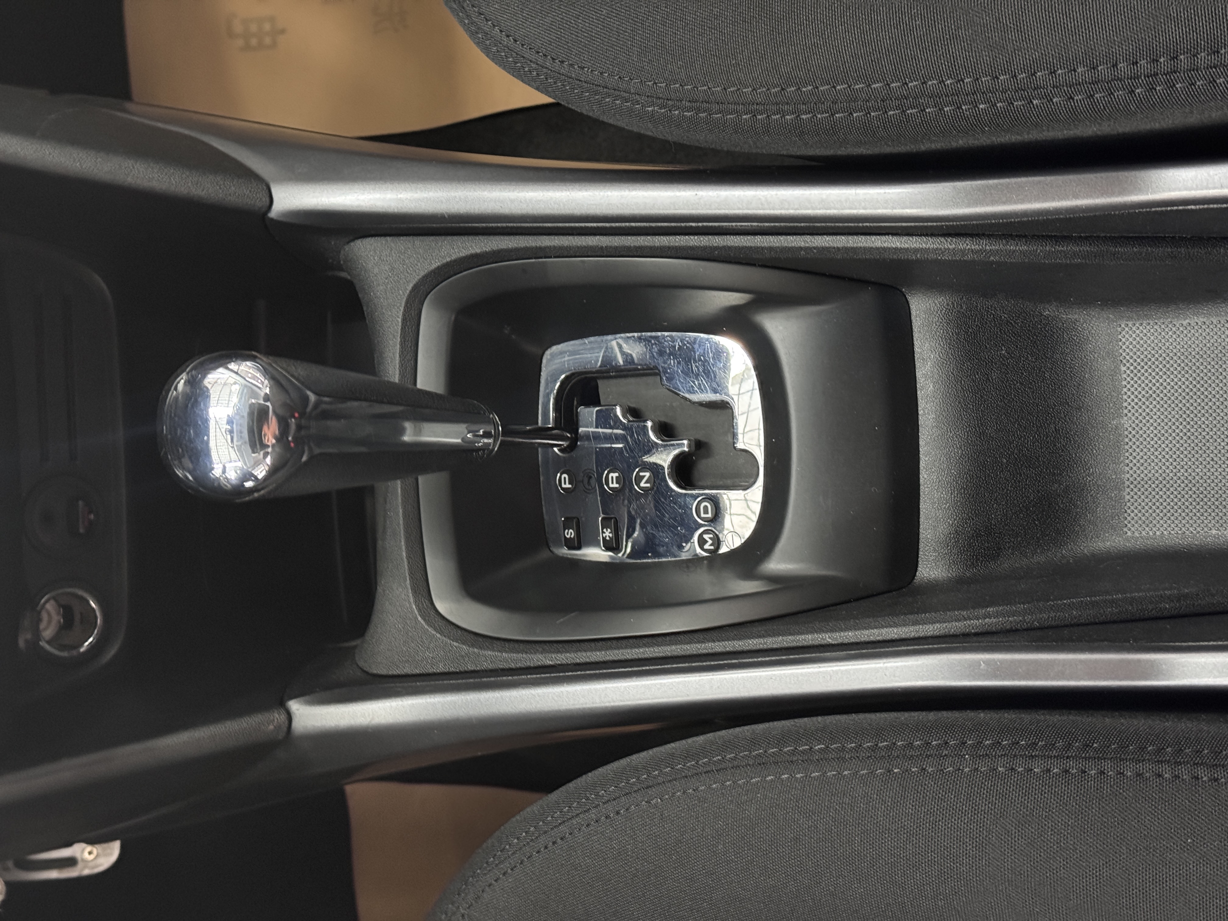 Peugeot 2008 2014 car image #17