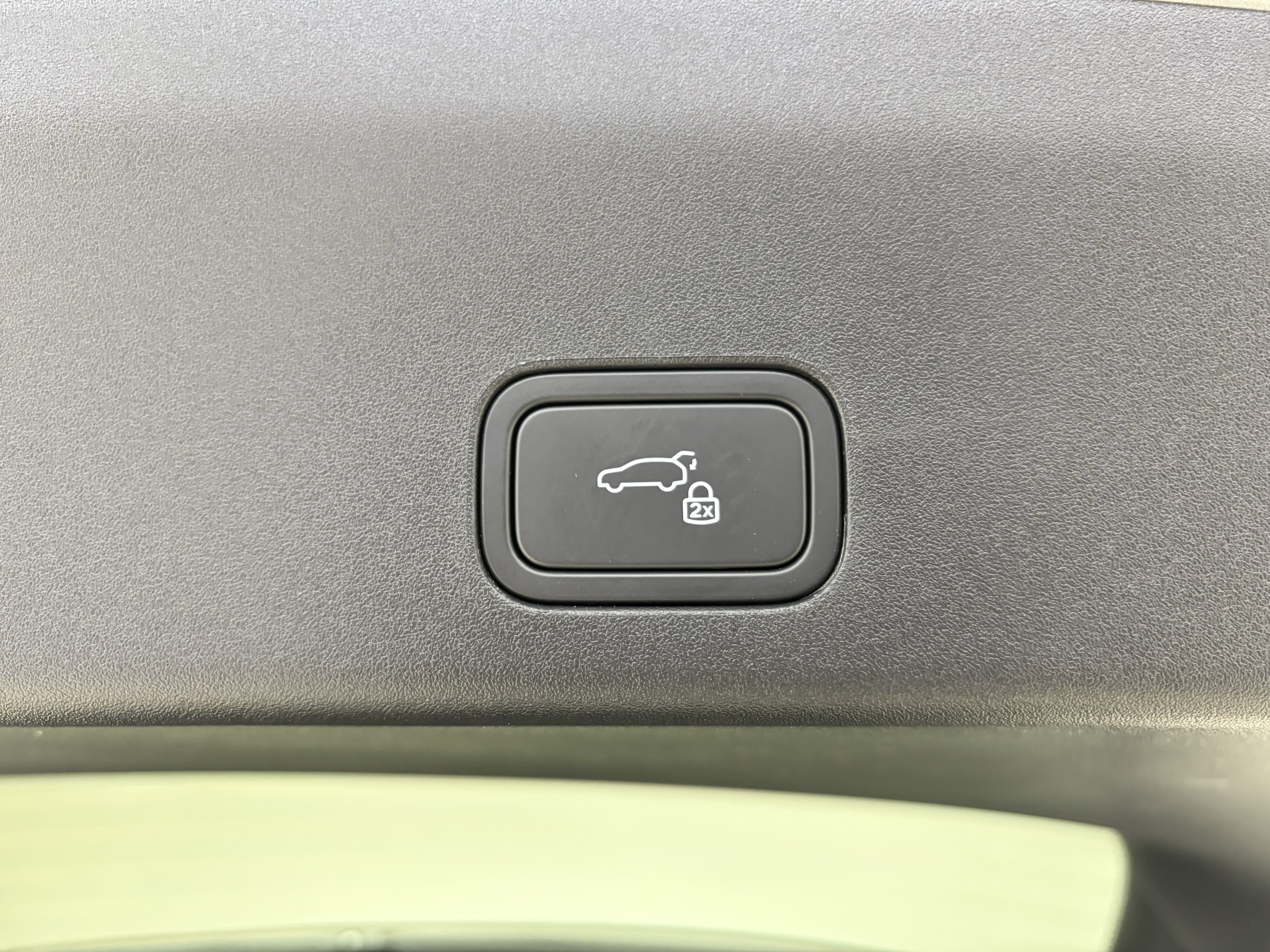 Li 2025 car image #17