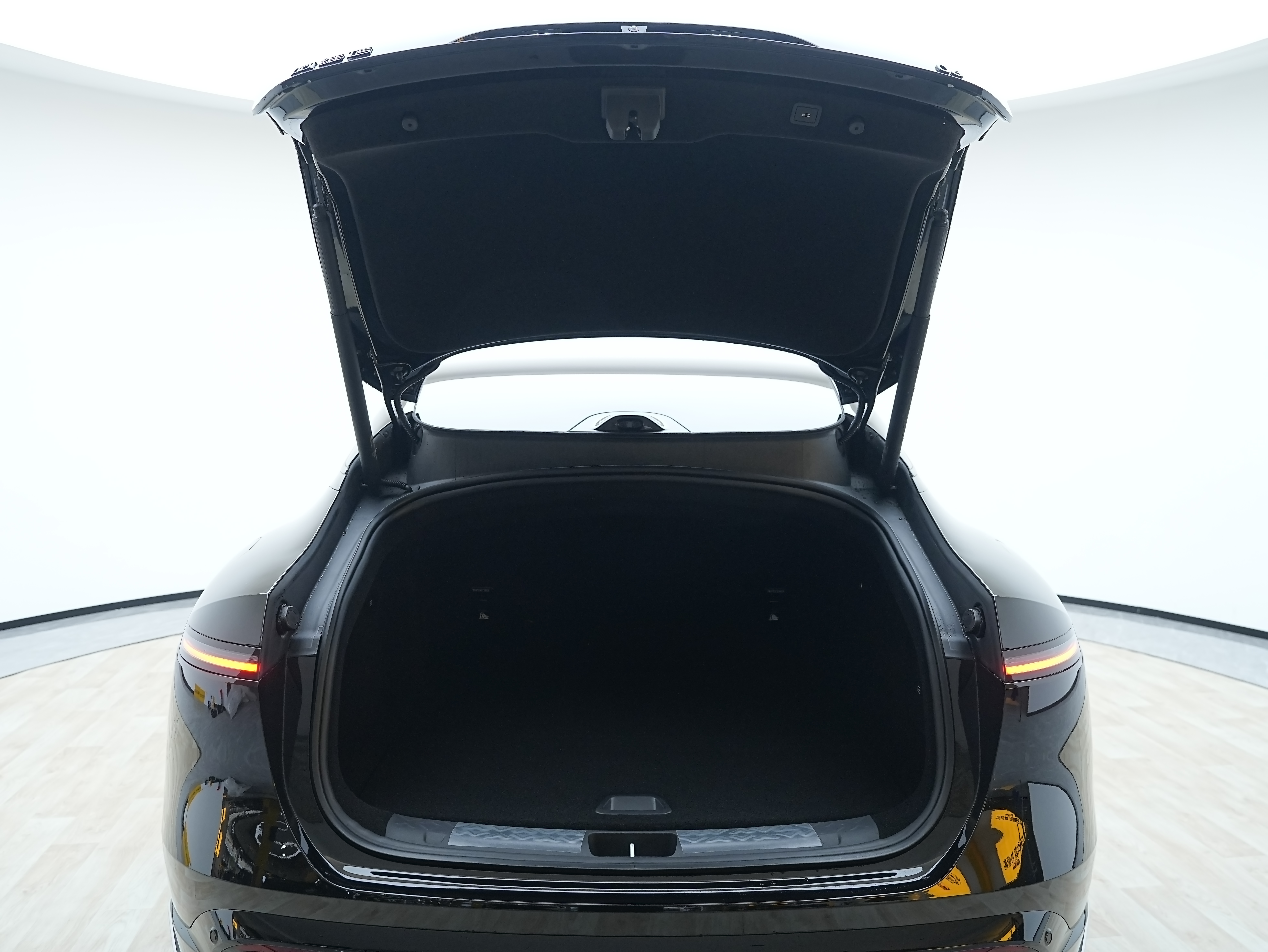 Avatr 06 2026 car image #17