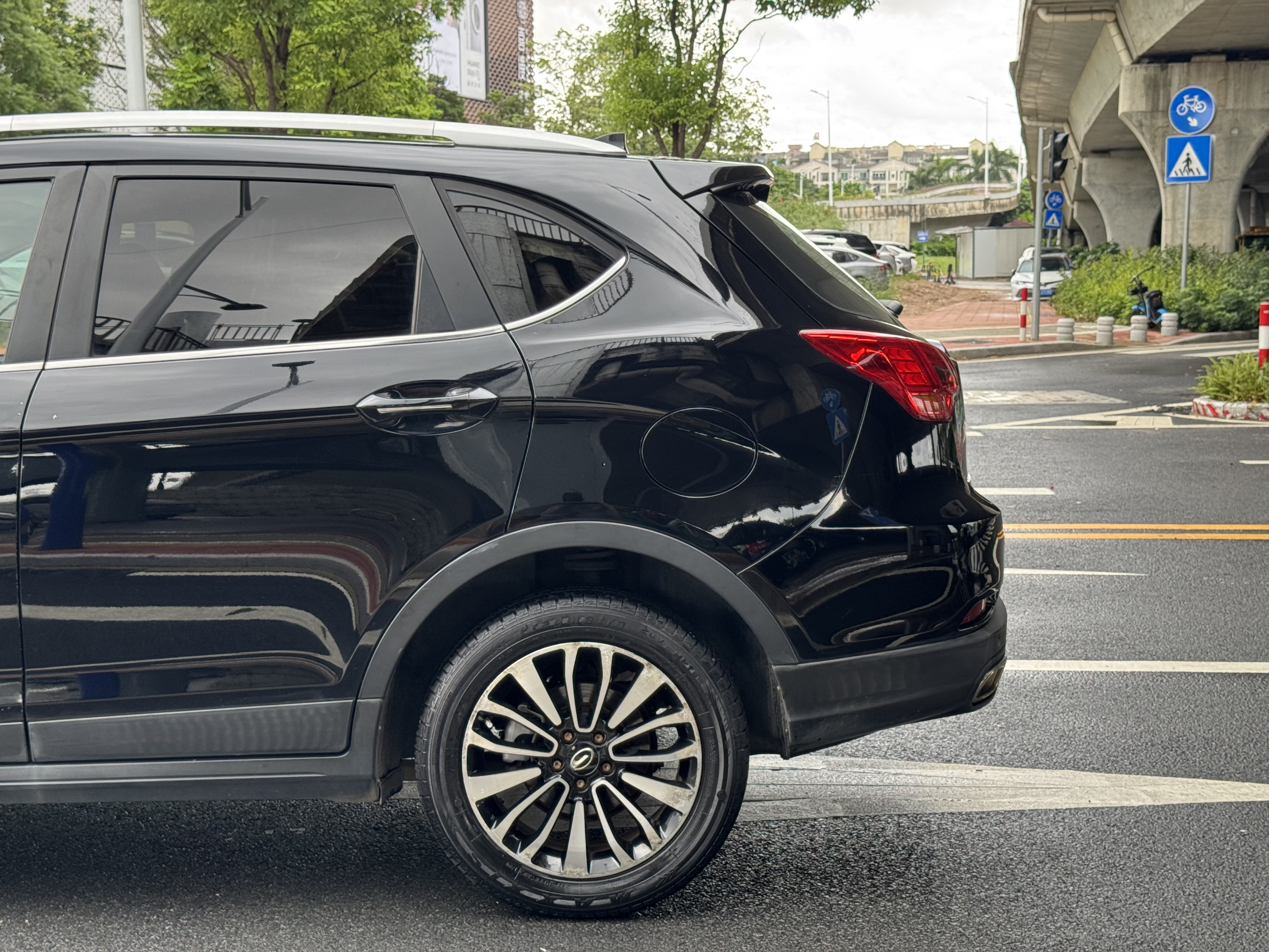GAC Trumpchi GS5 Super 2016 car image #17