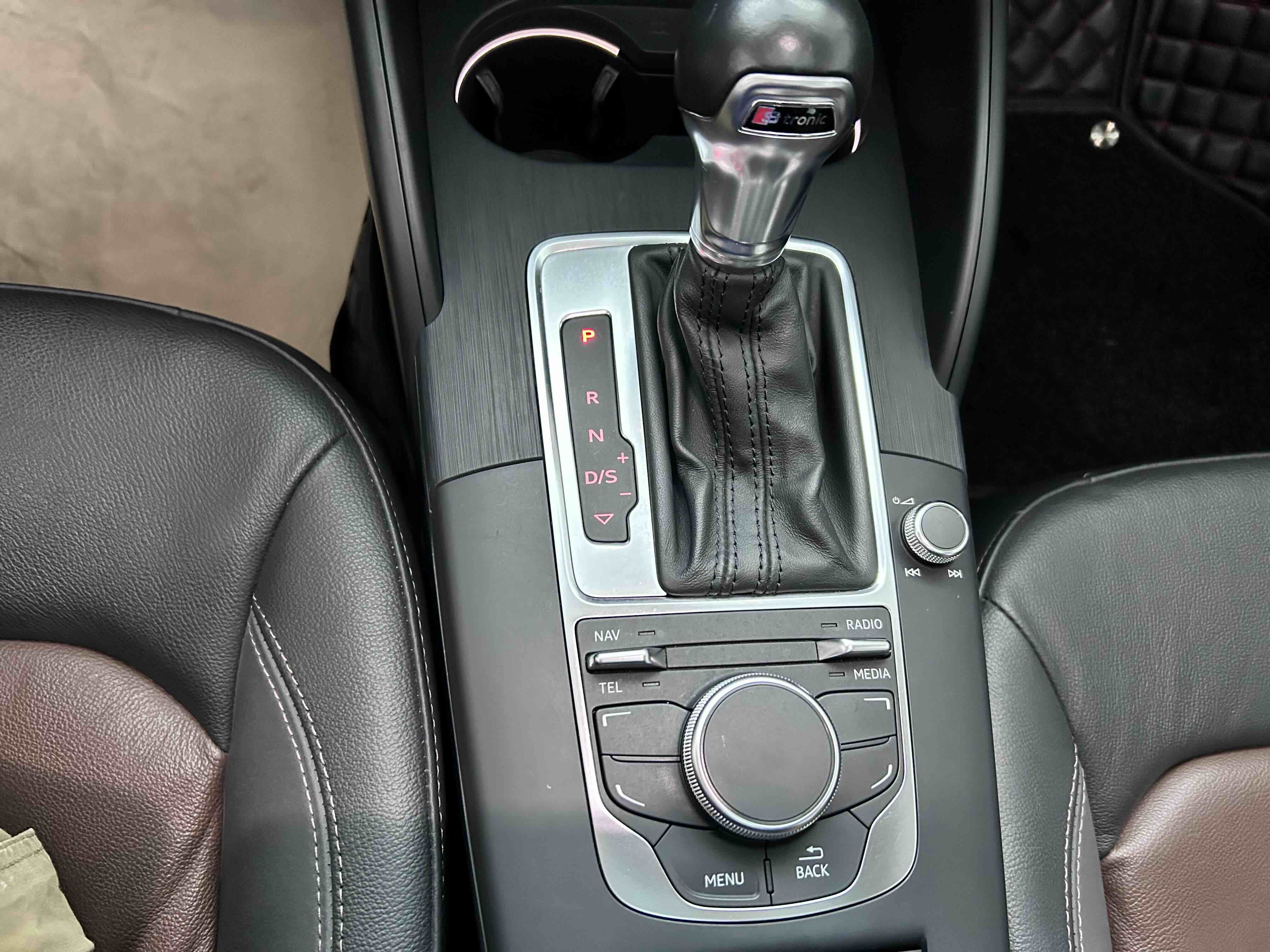 Audi A3 2019 car image #17