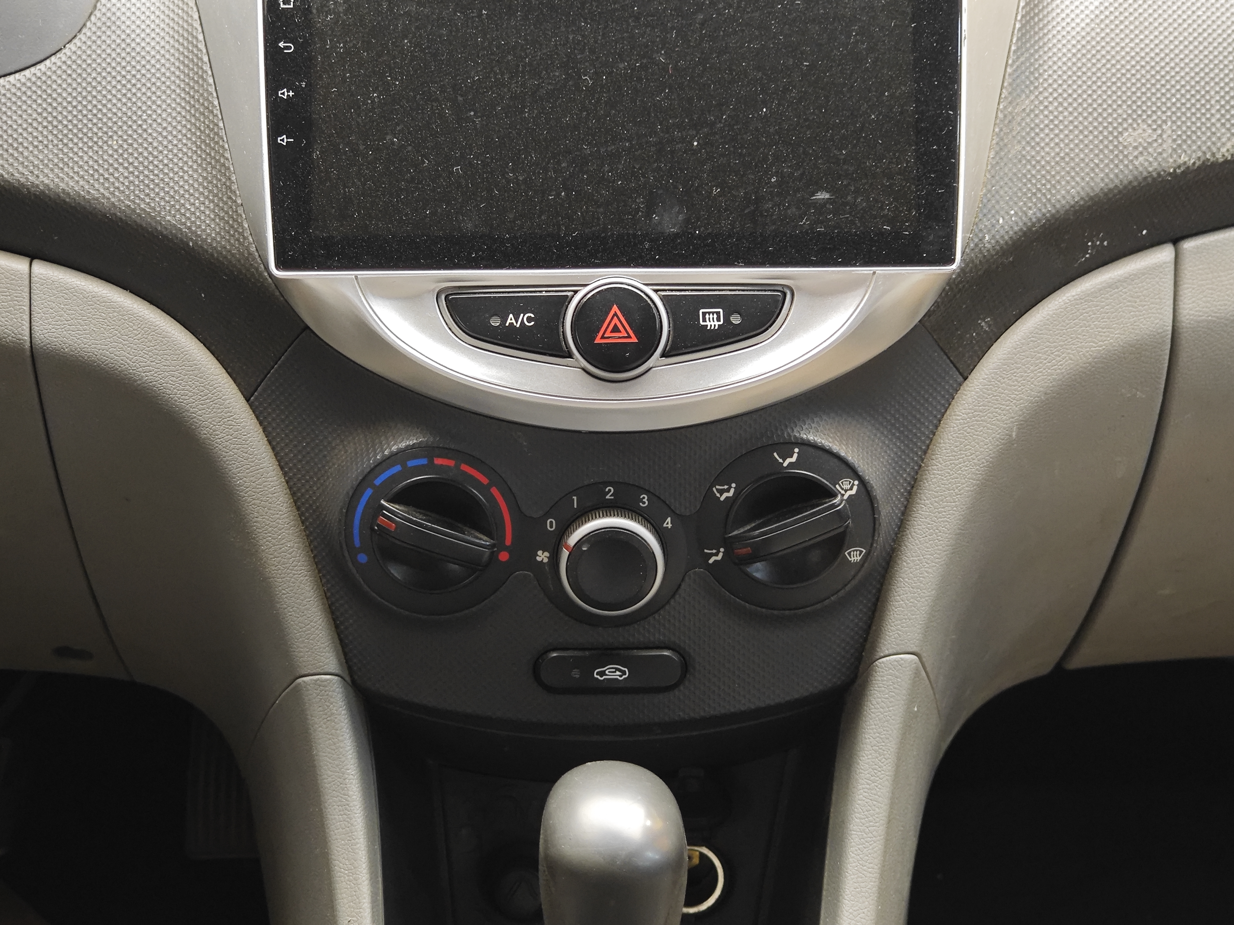 Hyundai Reina 2015 imagem de carro #17