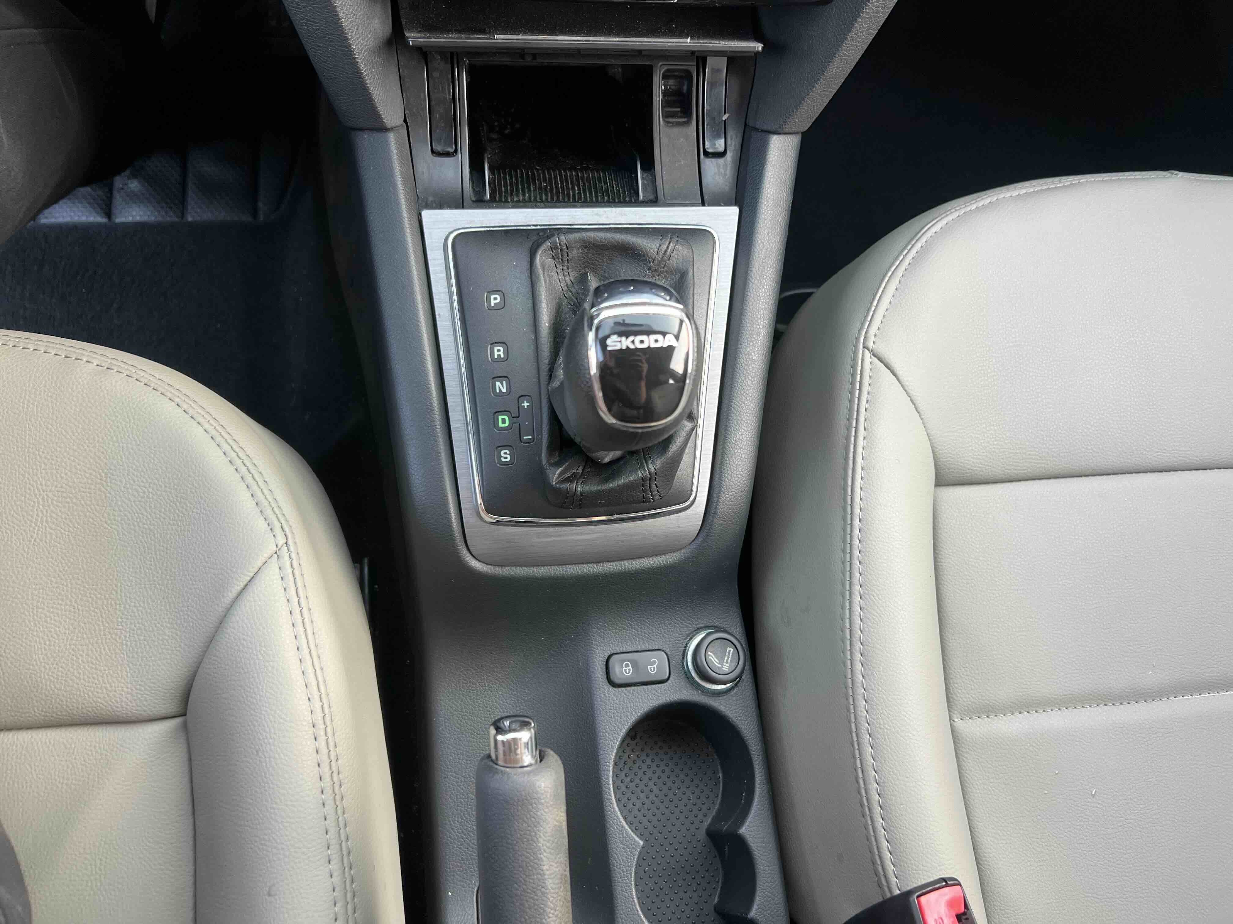 Skoda Octavia 2015 car image #17