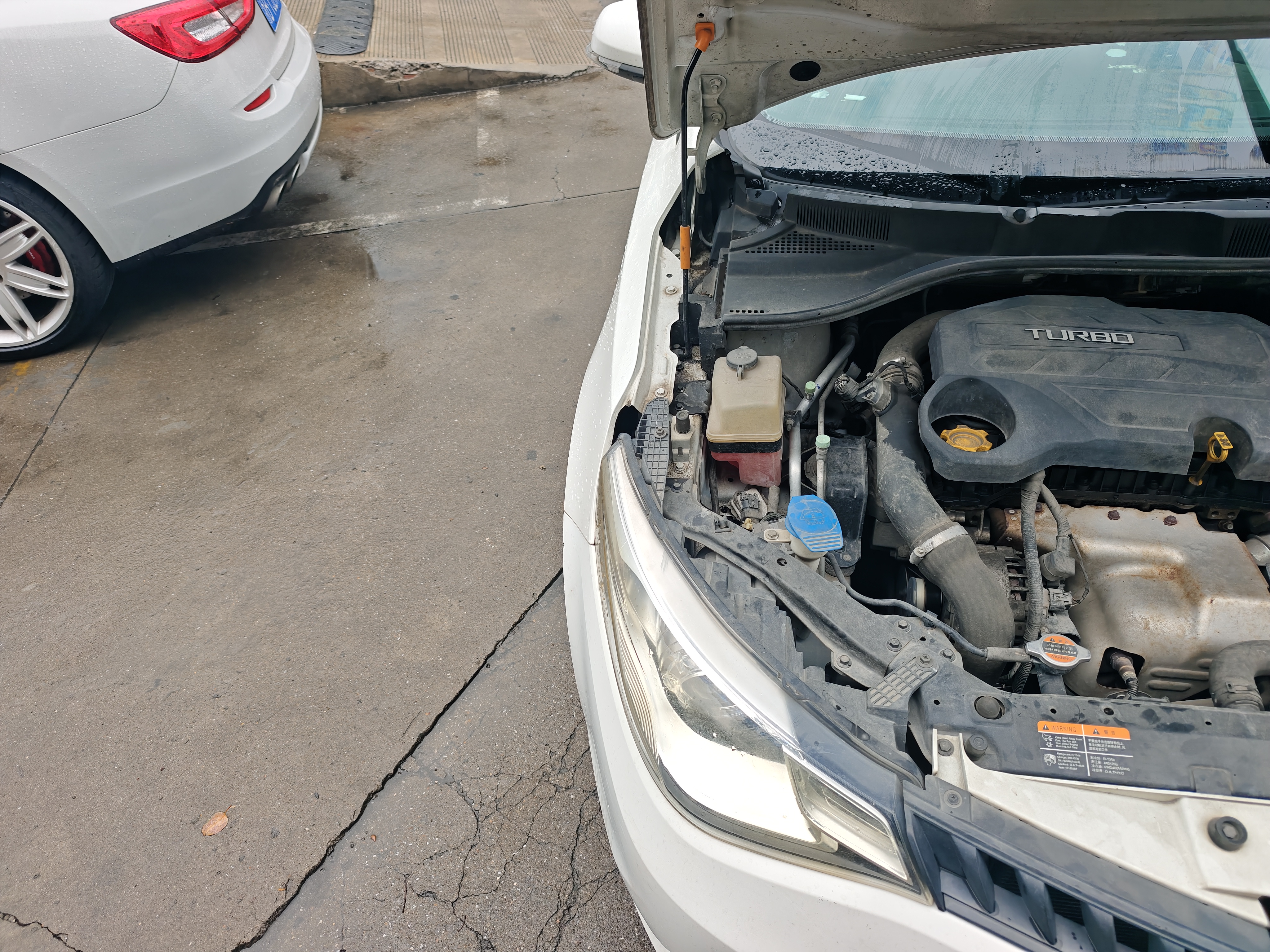 MG GT 2015 car image #17