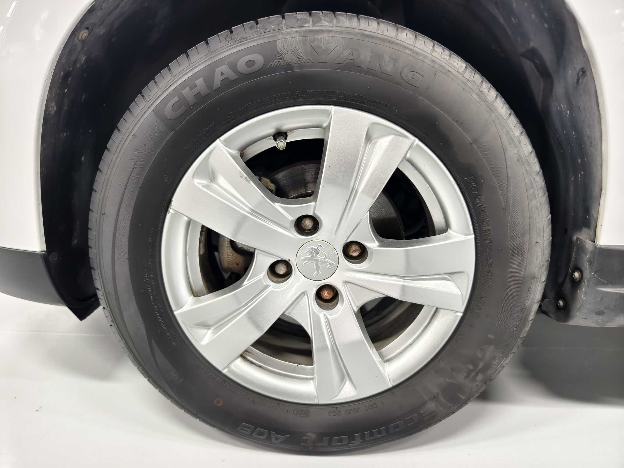 Peugeot 2008 2015 car image #17