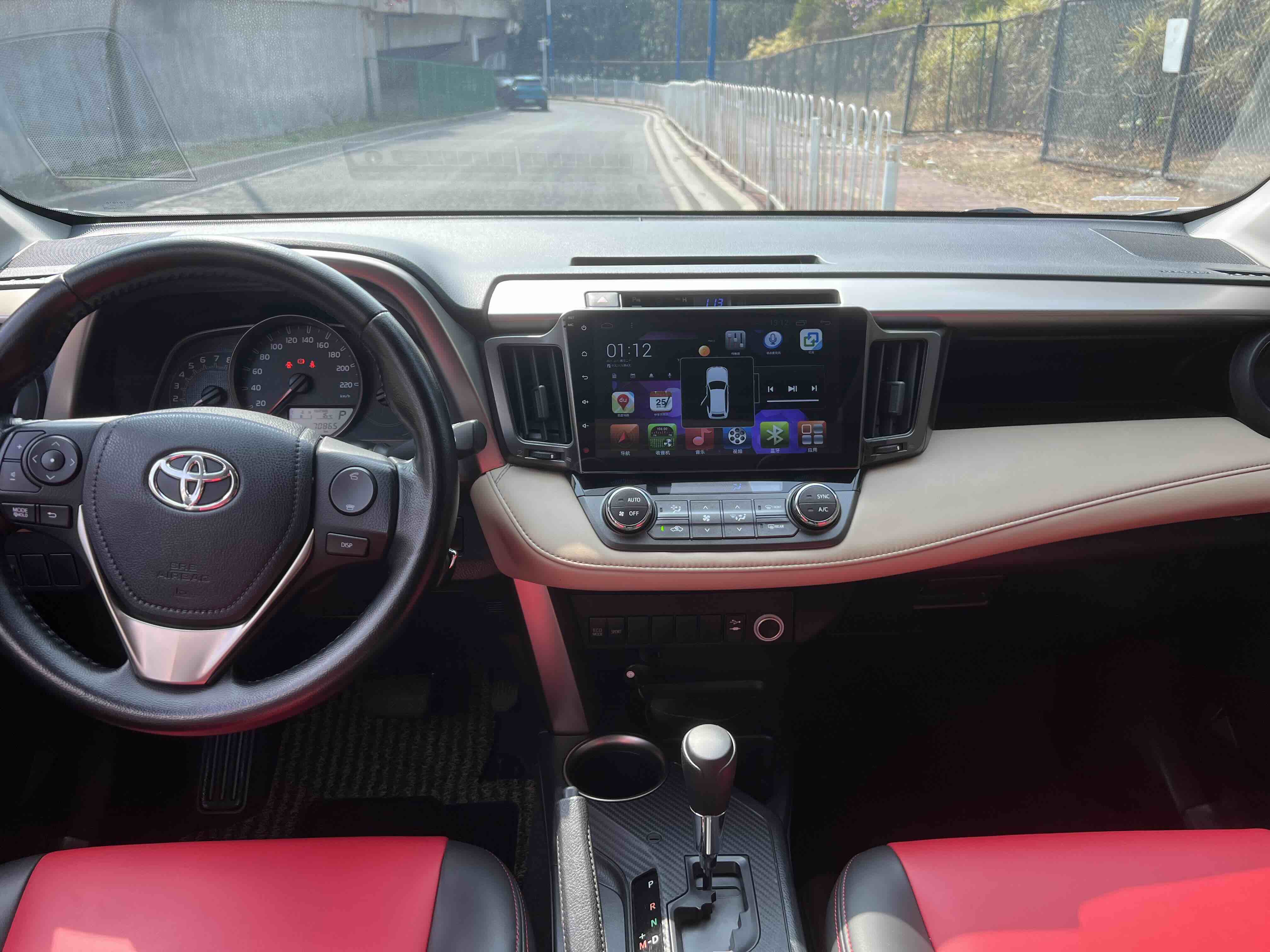 Toyota RAV4 2016 car image #17